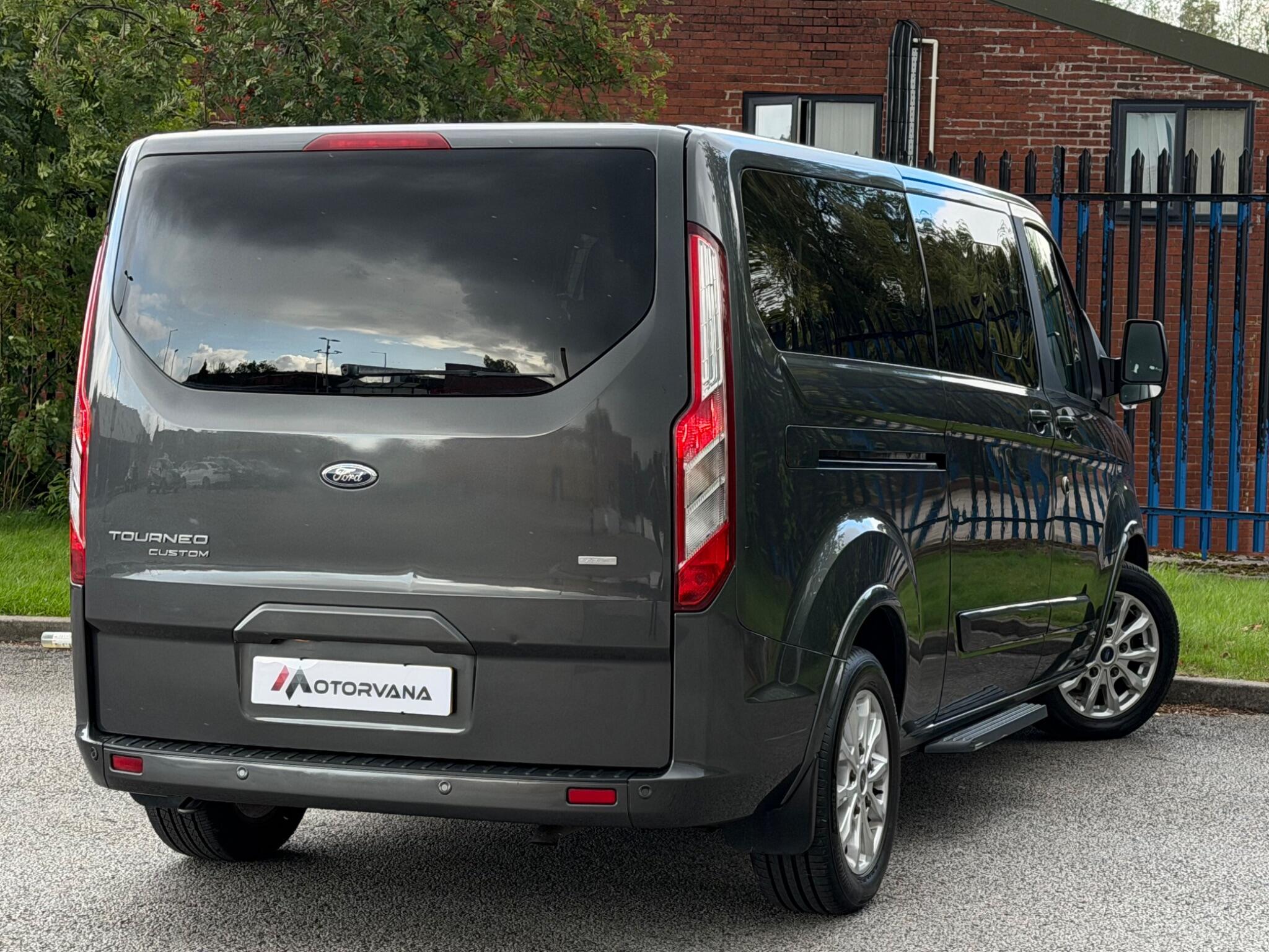 Ford Tourneo Custom view 13