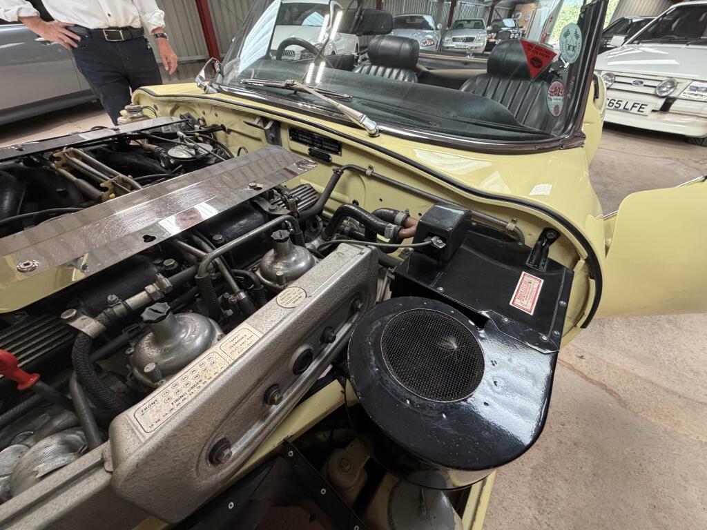 Jaguar E-Type view 17
