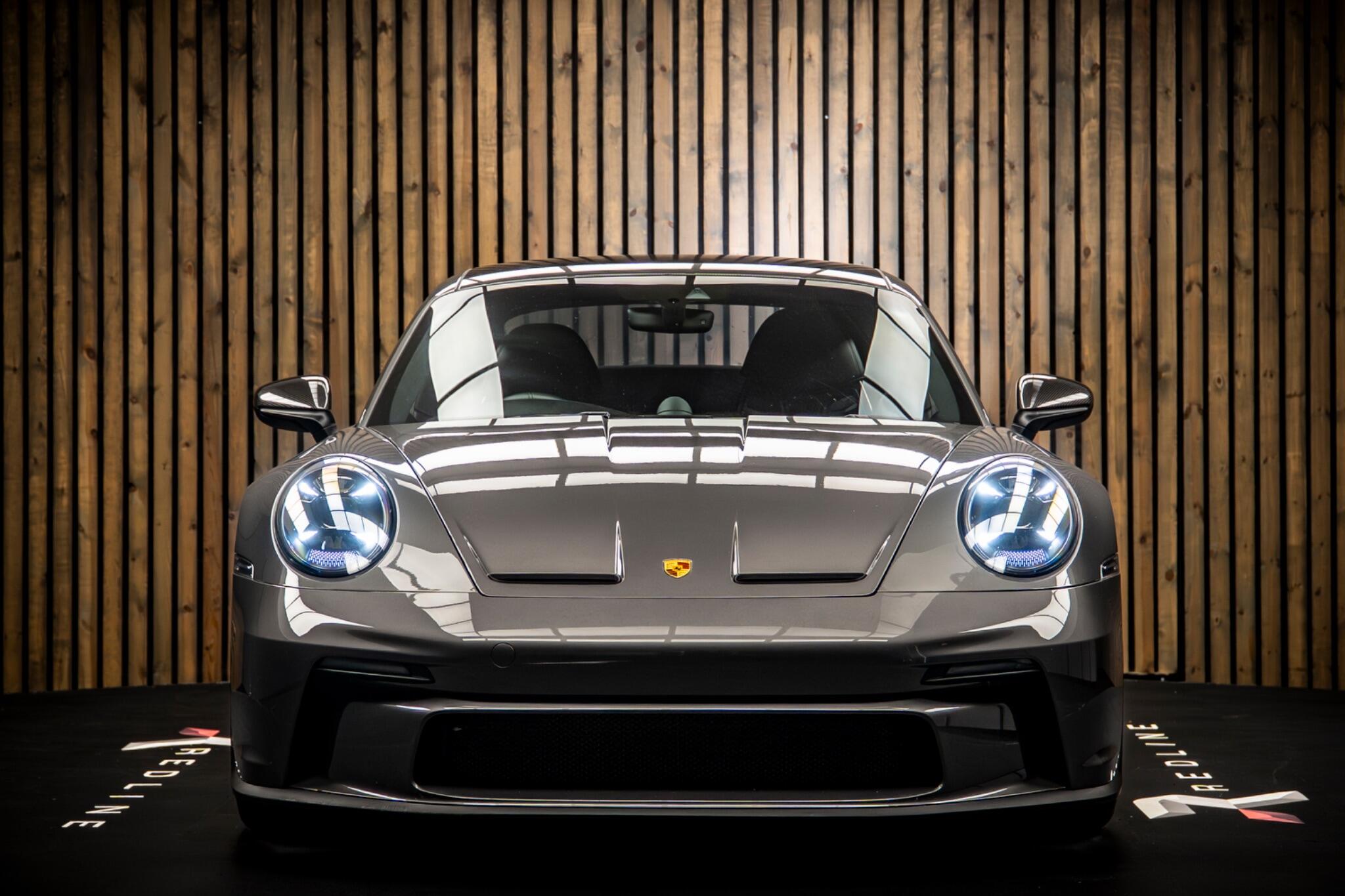 Porsche 911 view 5