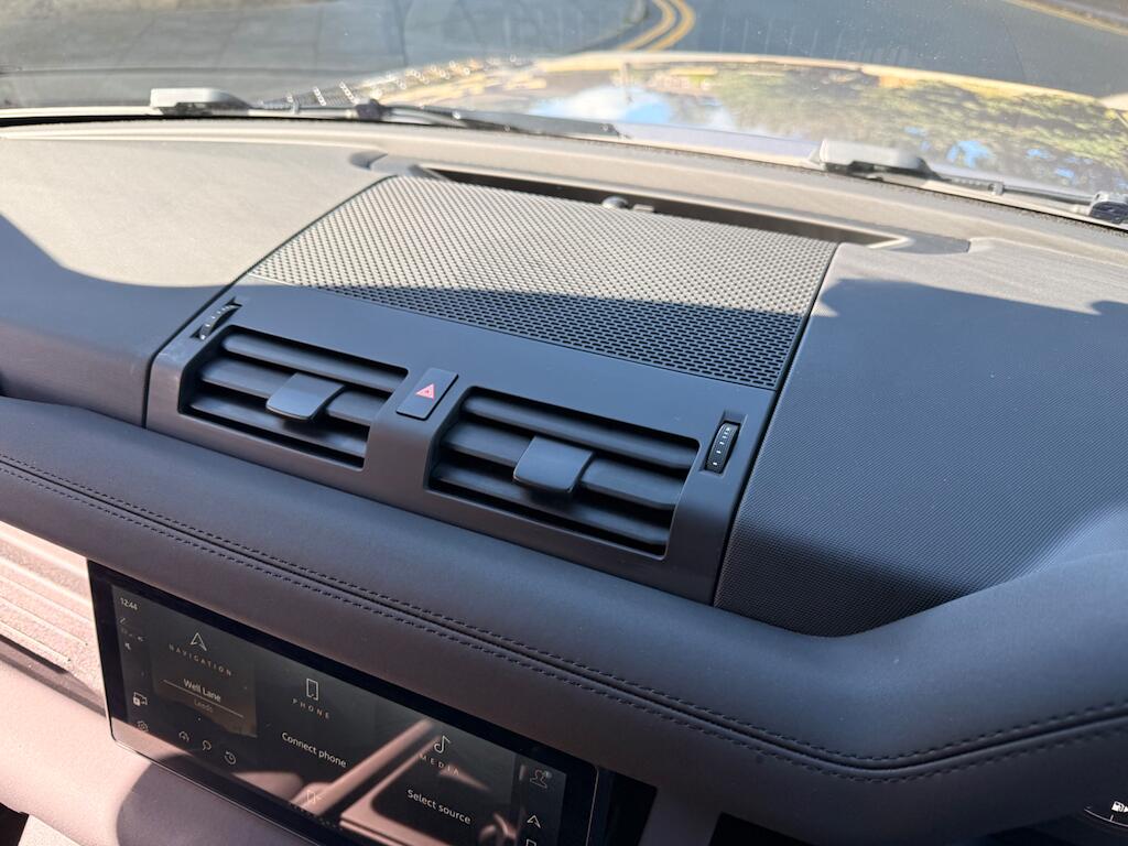 Land Rover Defender view 57