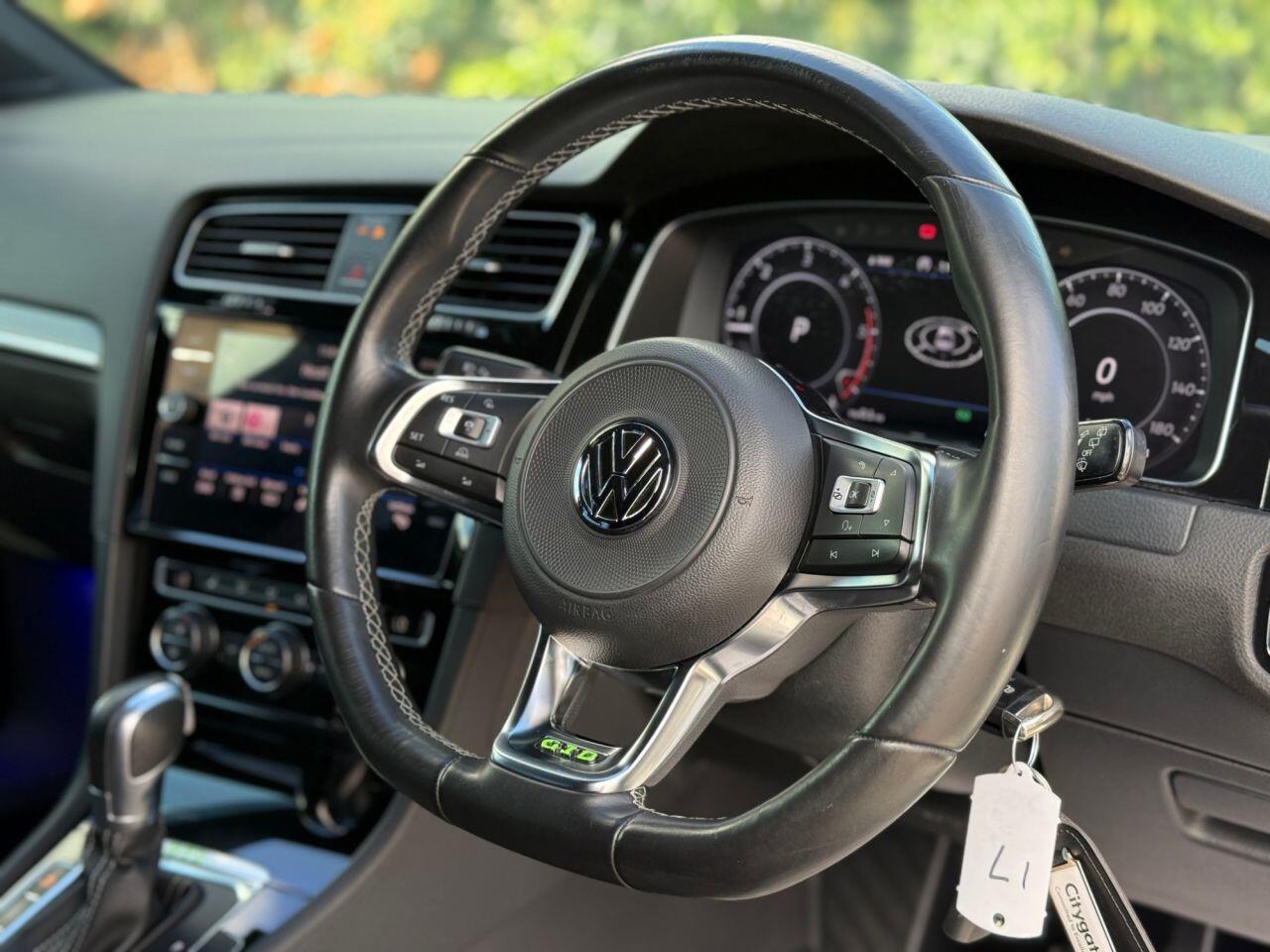 Volkswagen Golf view 11