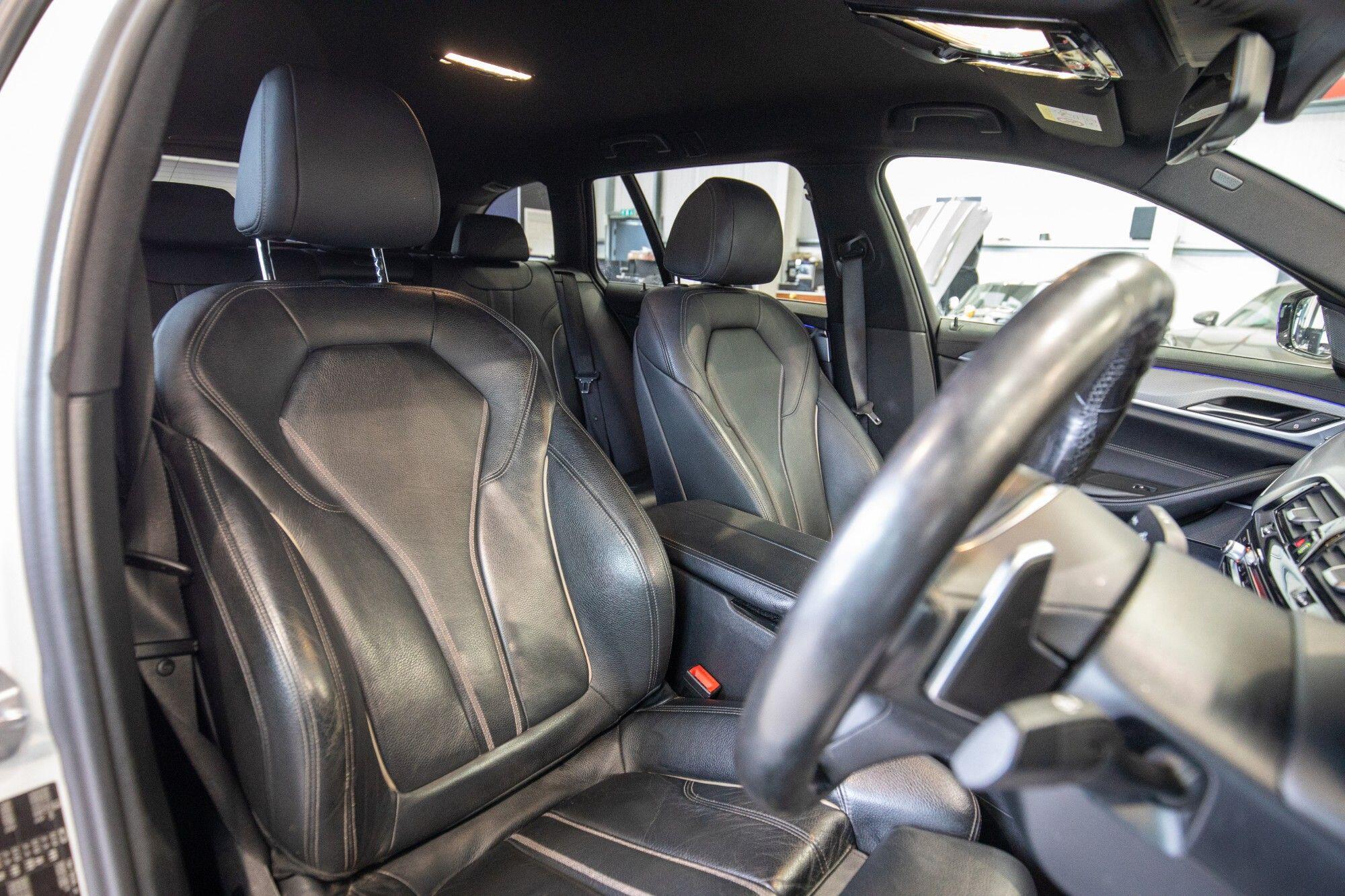 BMW 5 Series view 3