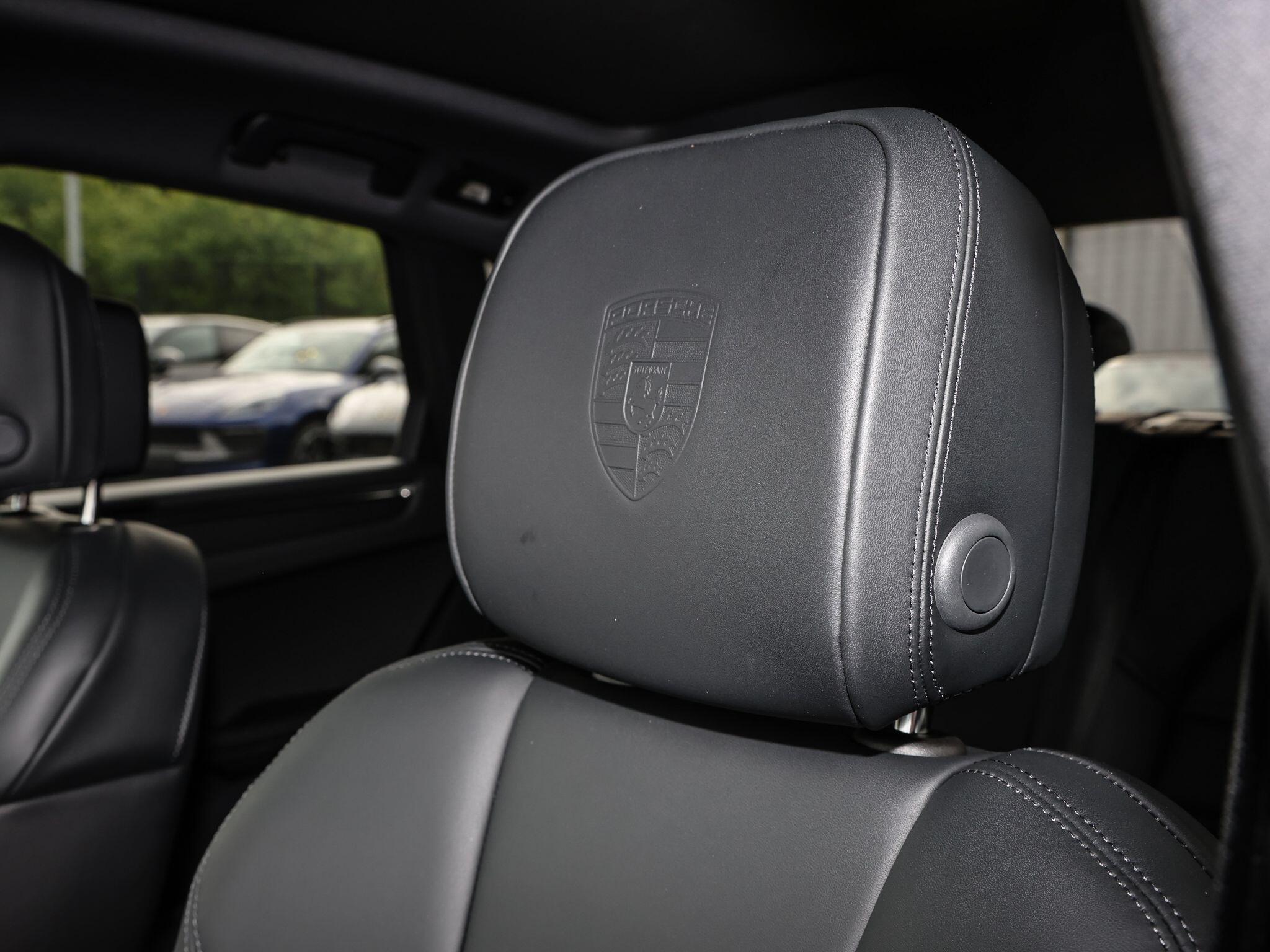 Porsche Macan view 15