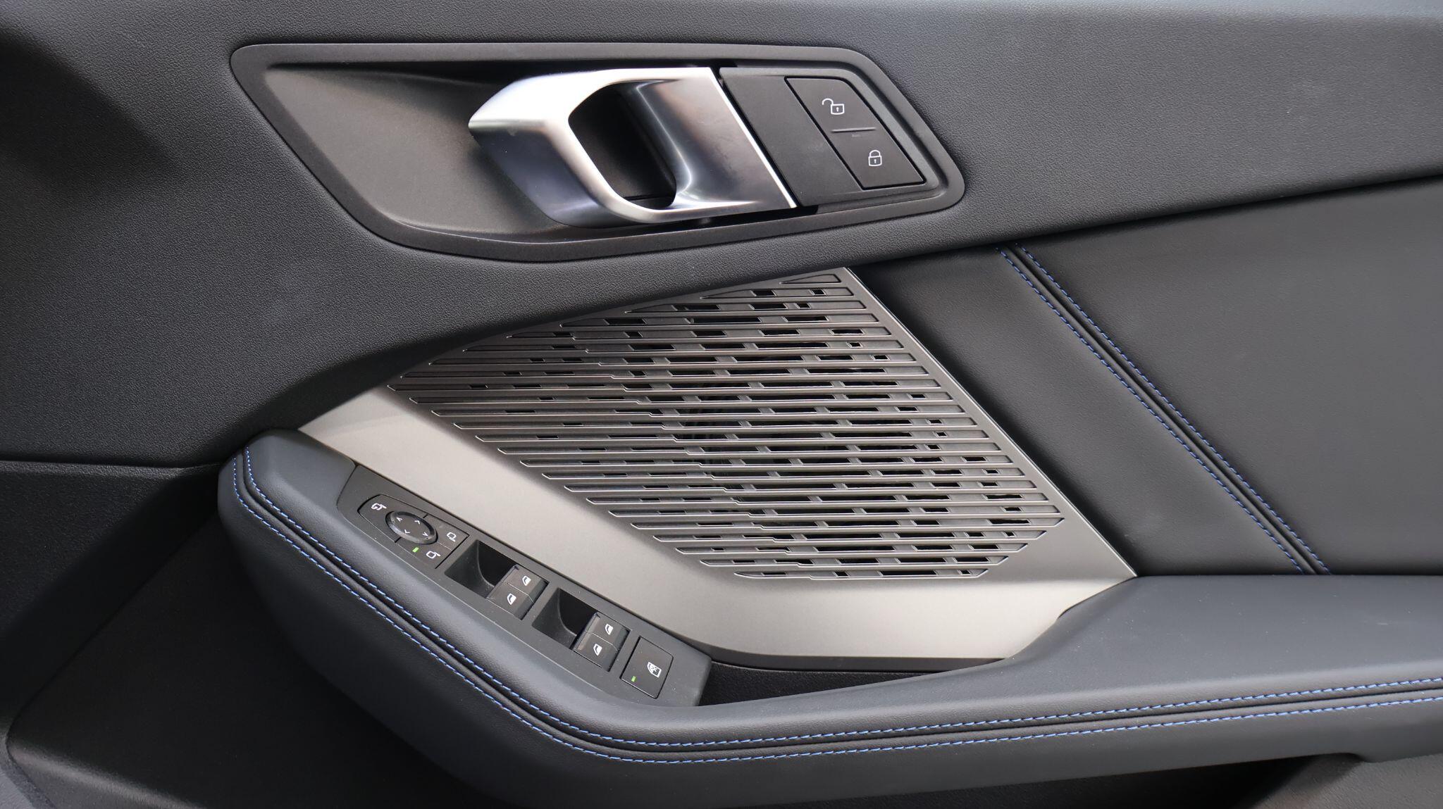 BMW 1 Series view 44