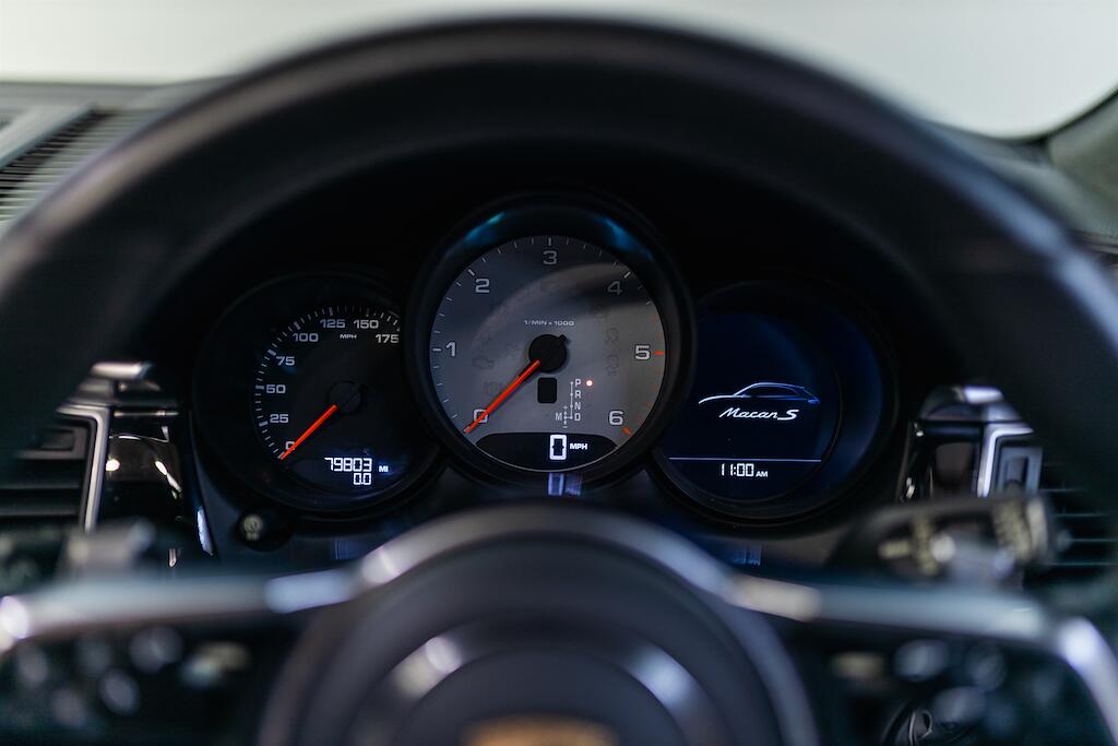 Porsche Macan view 17