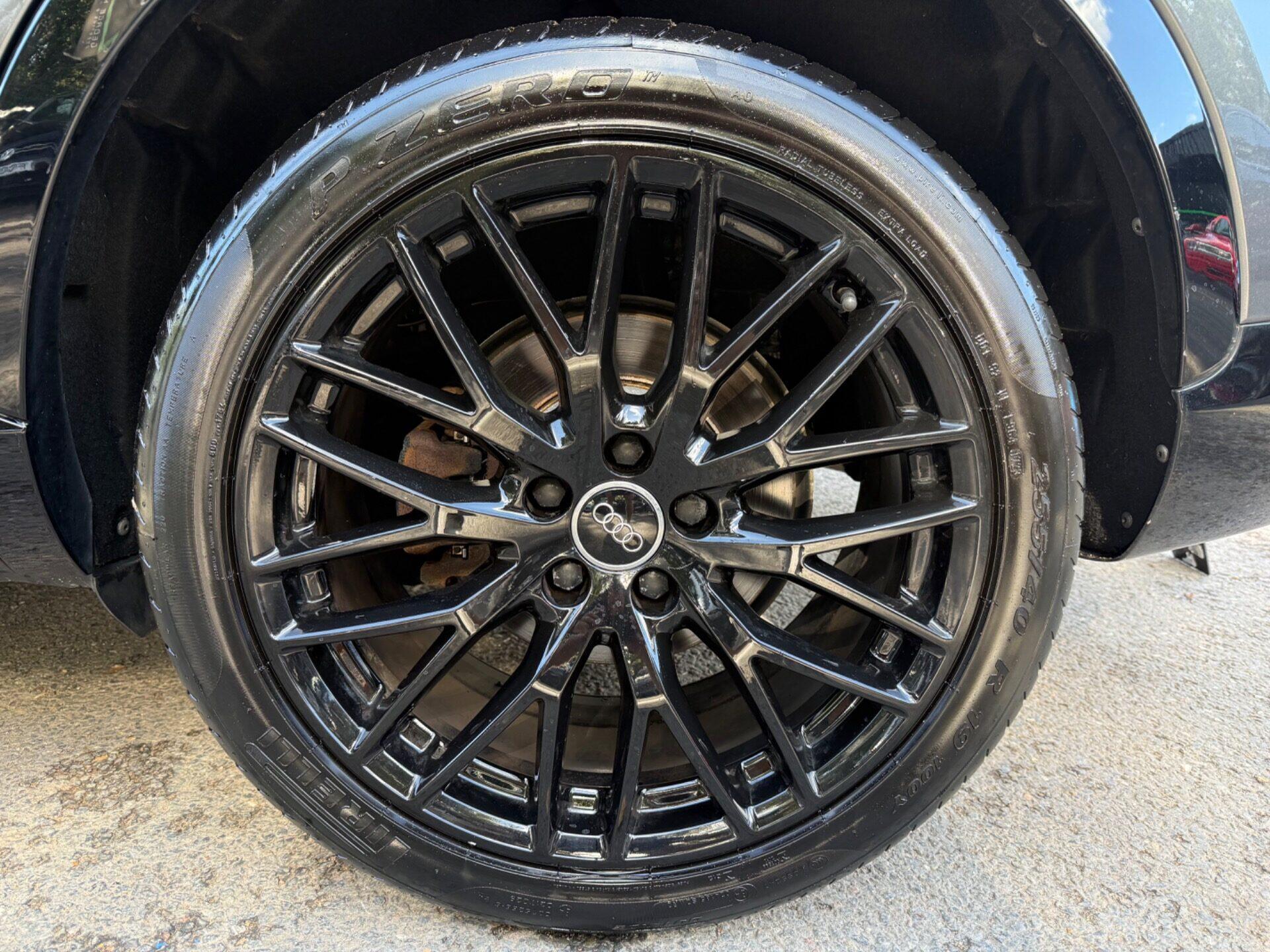 Audi Q3 view 54