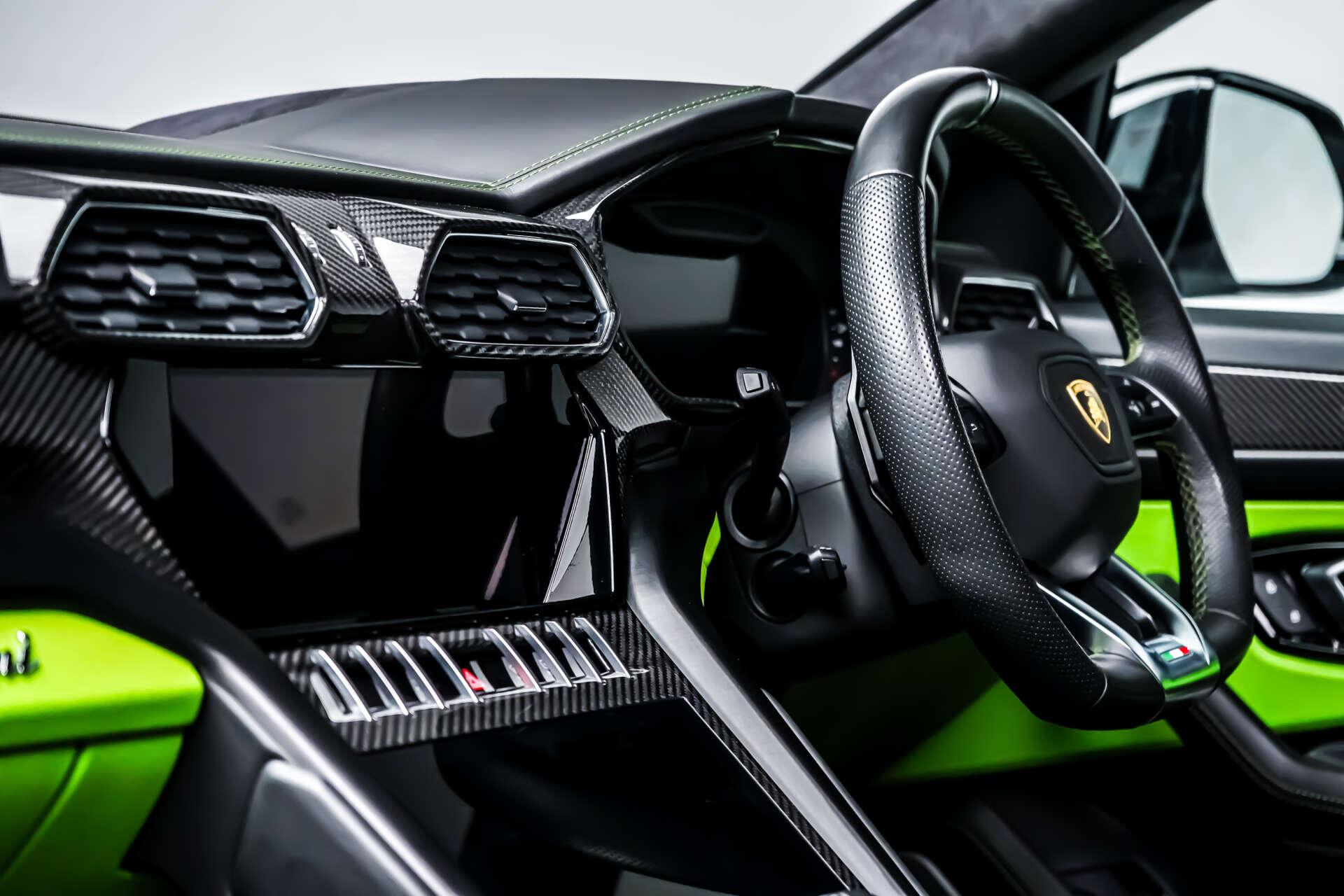 Lamborghini Urus view 29