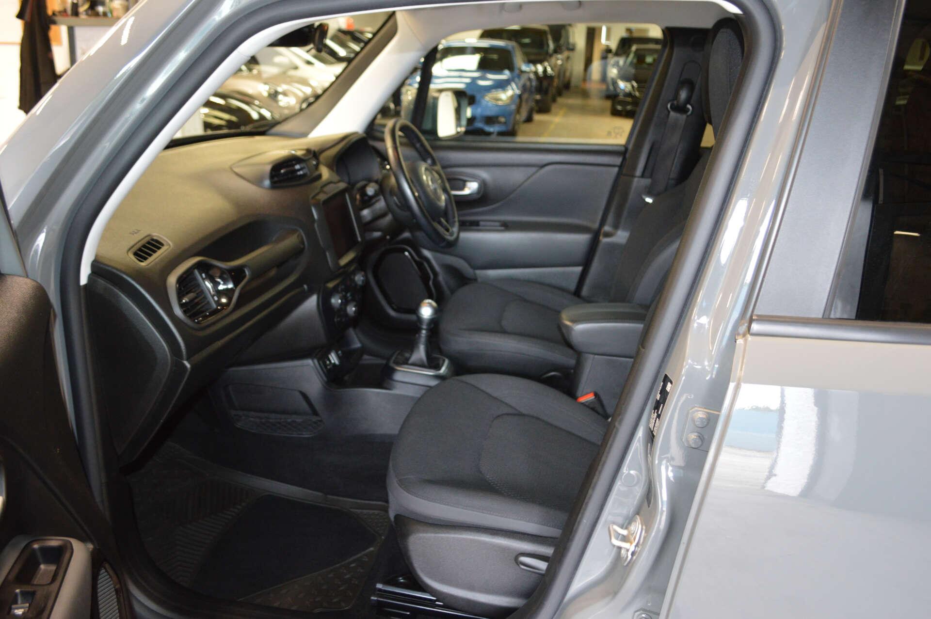 Jeep Renegade view 13