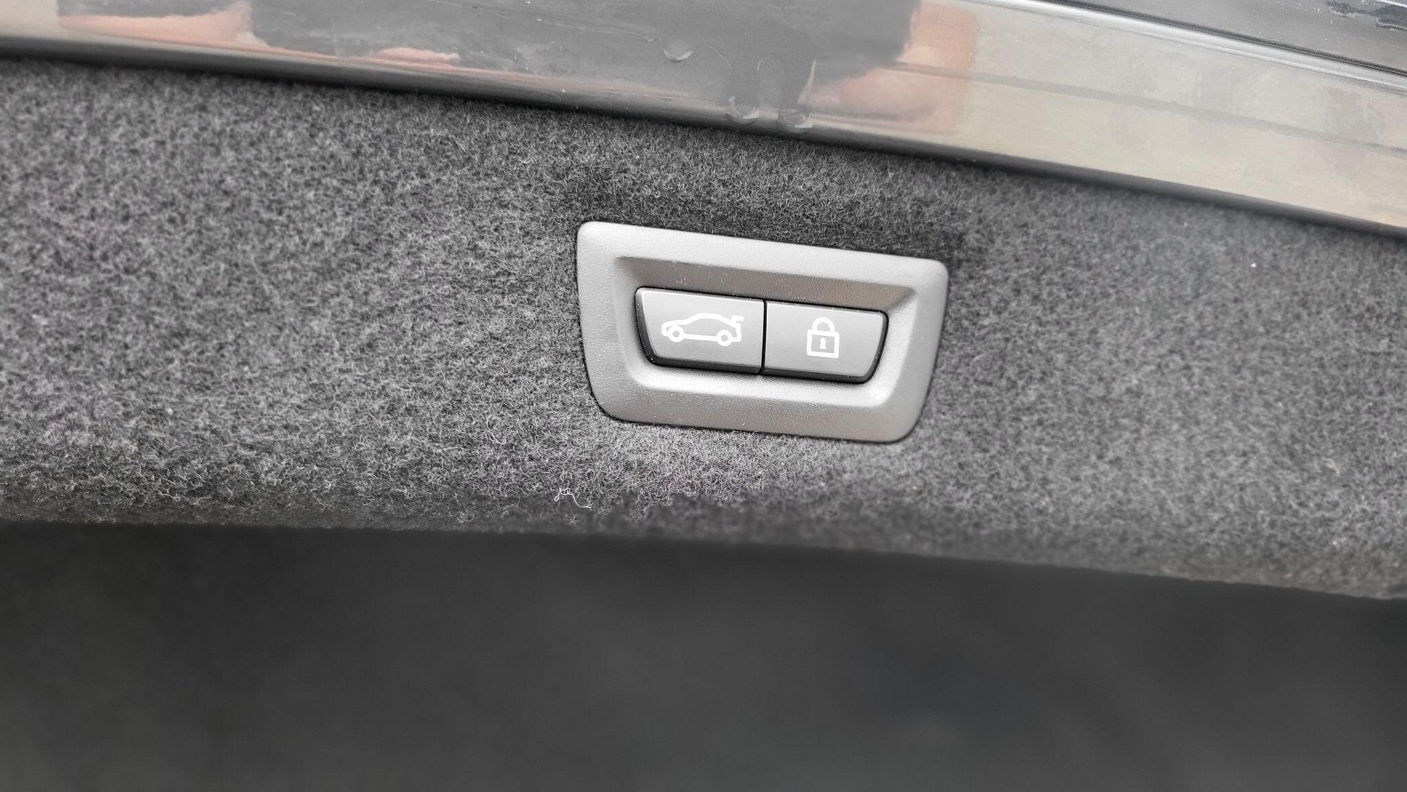 BMW 8 Series view 23