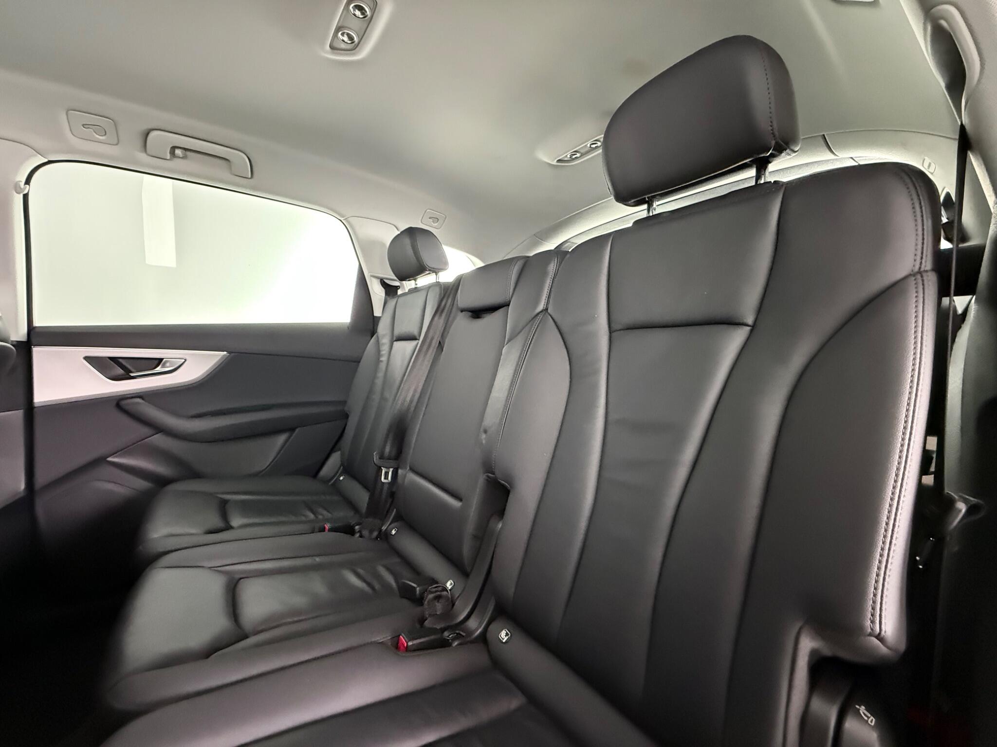 Audi Q7 view 34