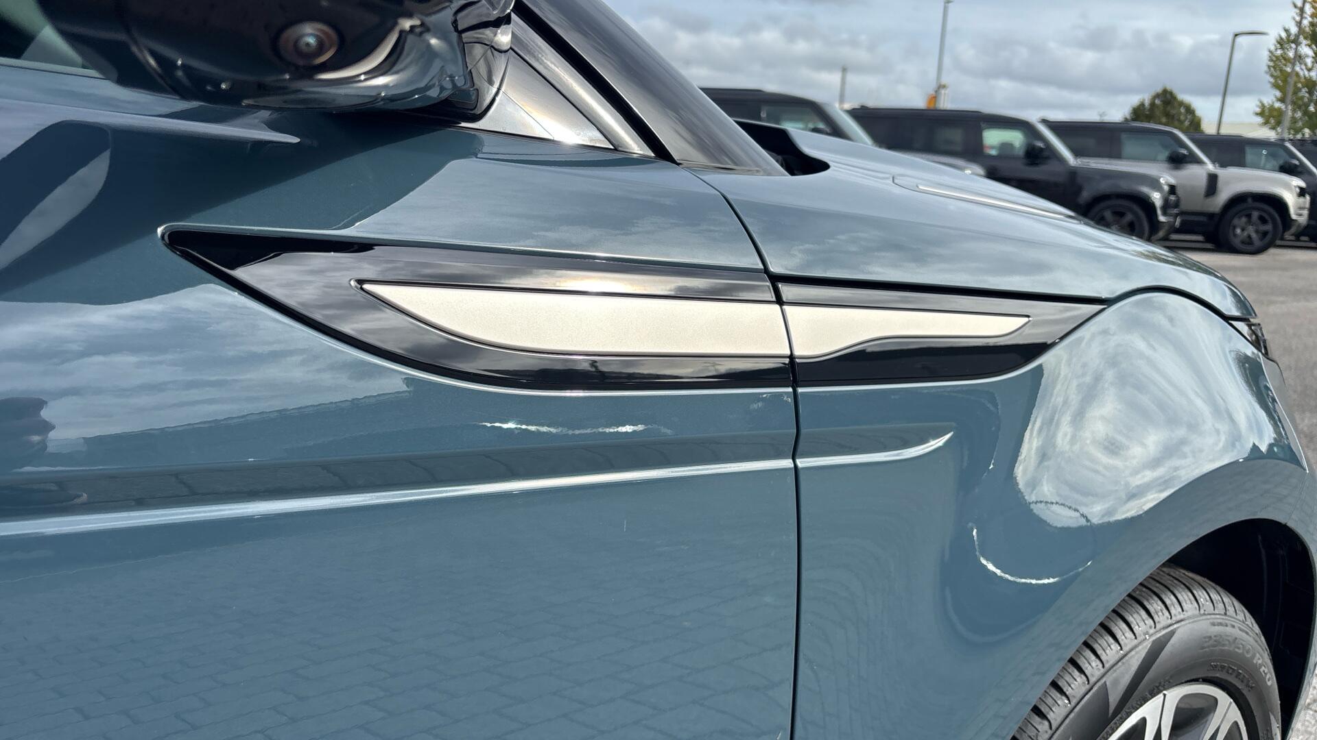 Land Rover Range Rover Evoque view 26