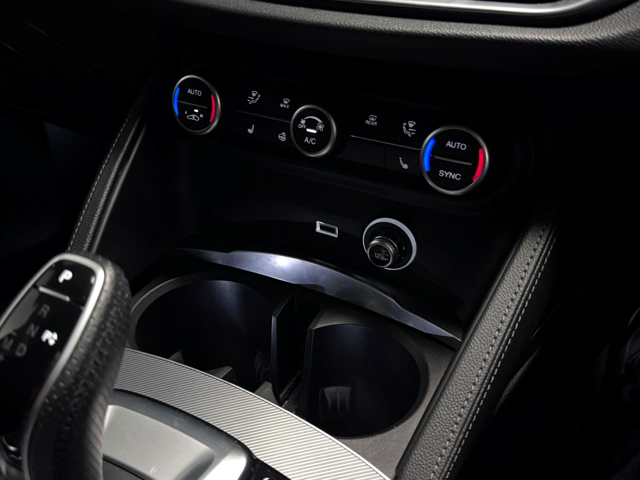 Alfa Romeo Stelvio view 40
