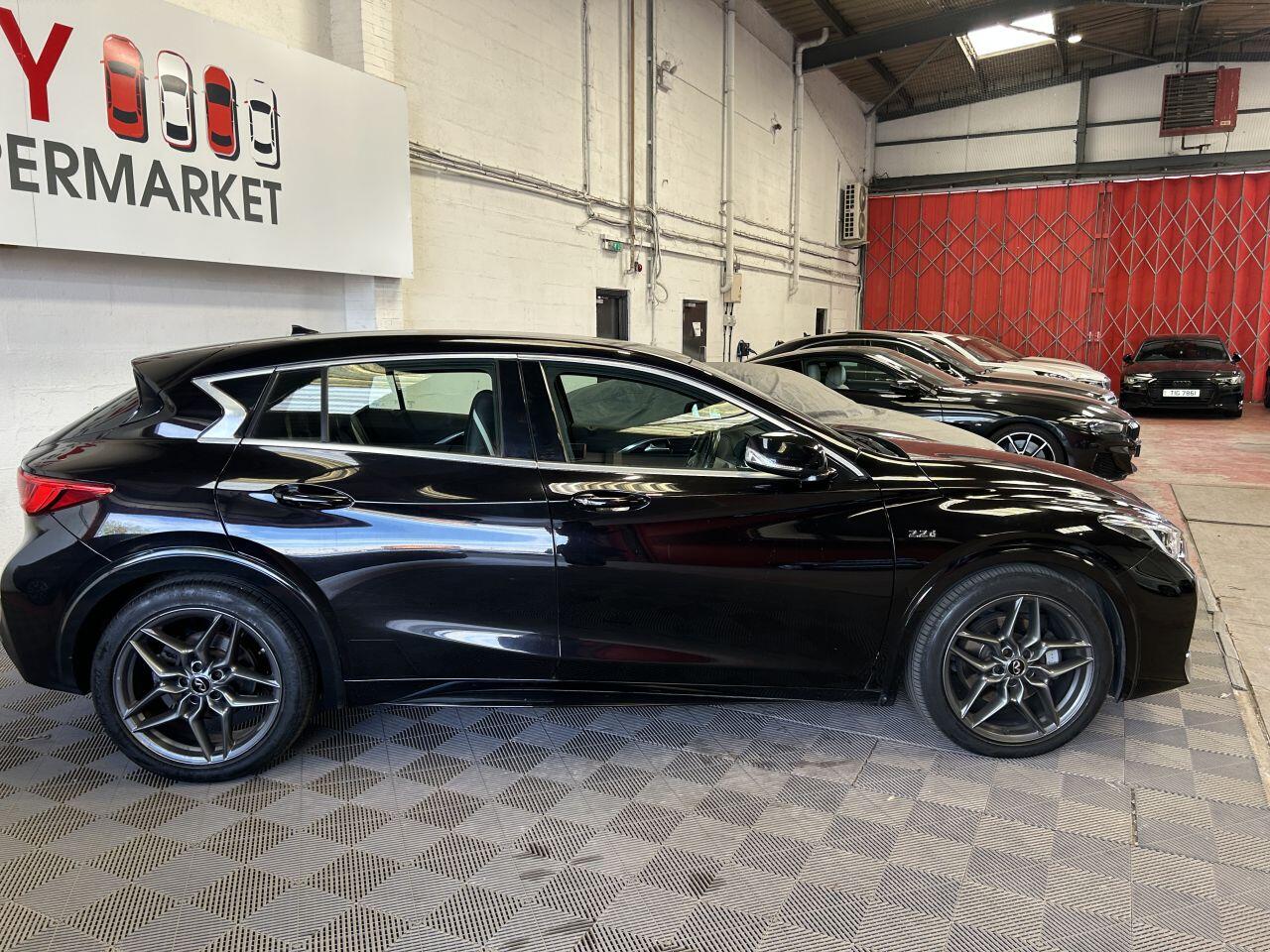 Infiniti Q30 view 4
