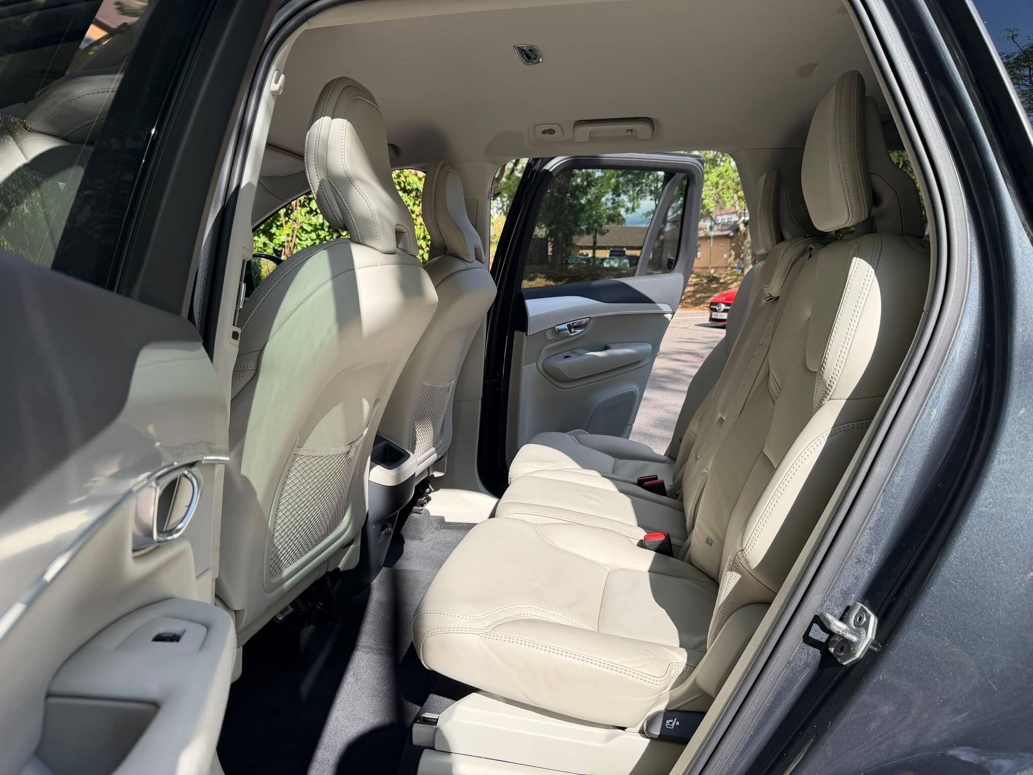 Volvo XC90 view 16