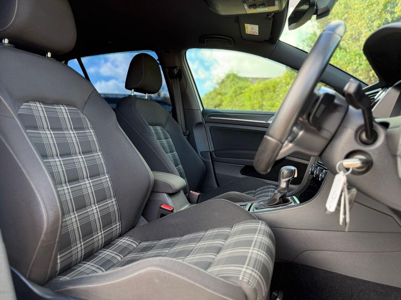 Volkswagen Golf view 12