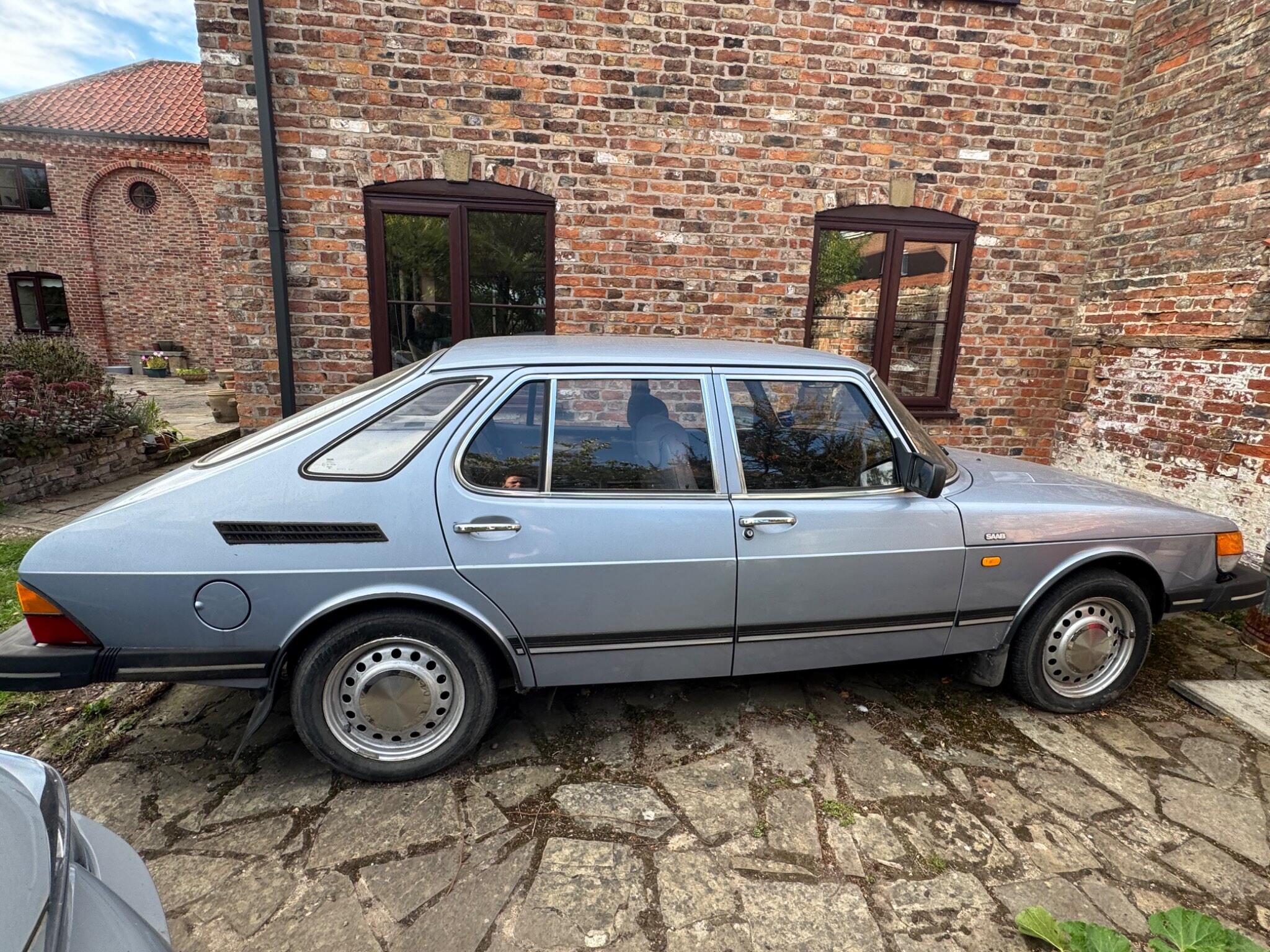 Saab 900