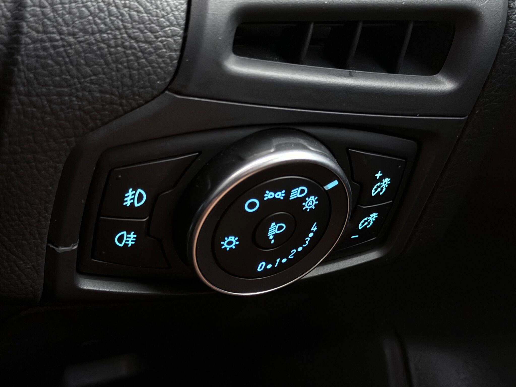 Ford Focus view 16