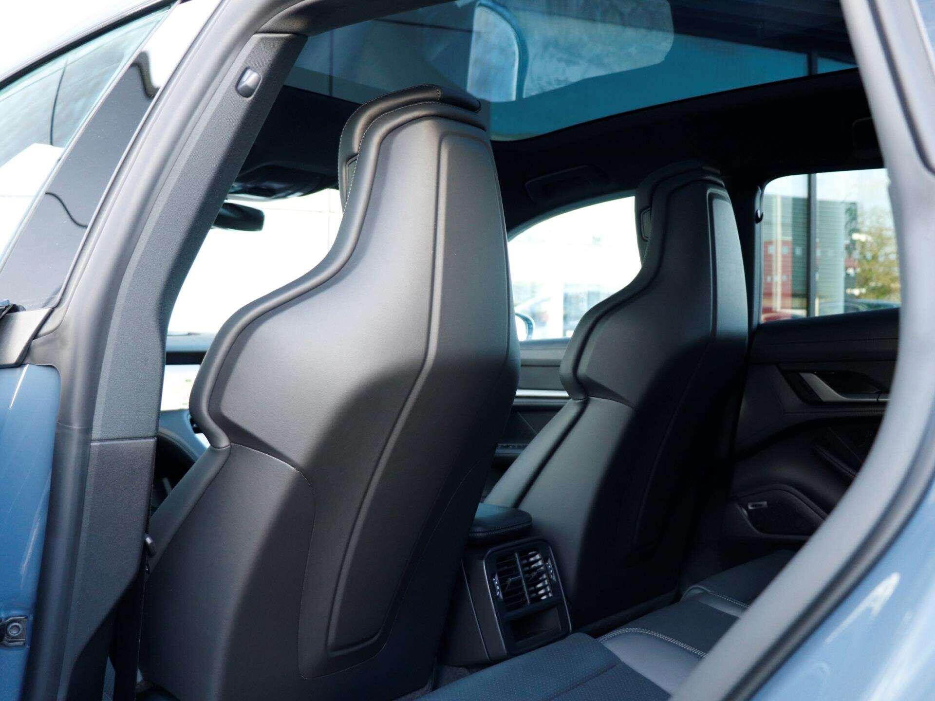 Porsche Taycan view 27