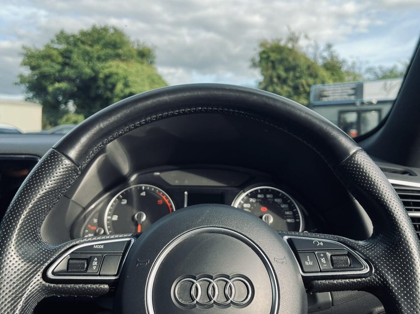 Audi Q5 view 16