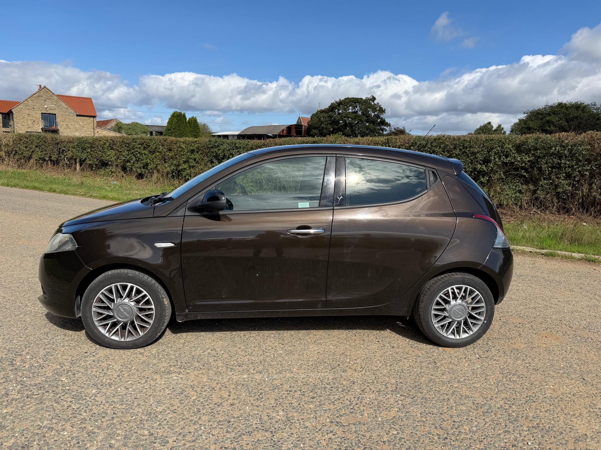 Chrysler Ypsilon view 17