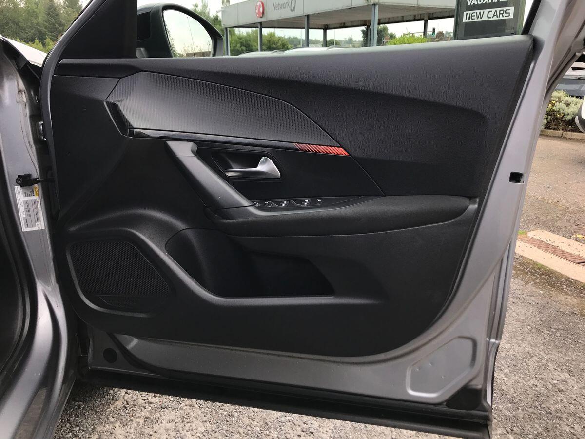 Peugeot 2008 view 16