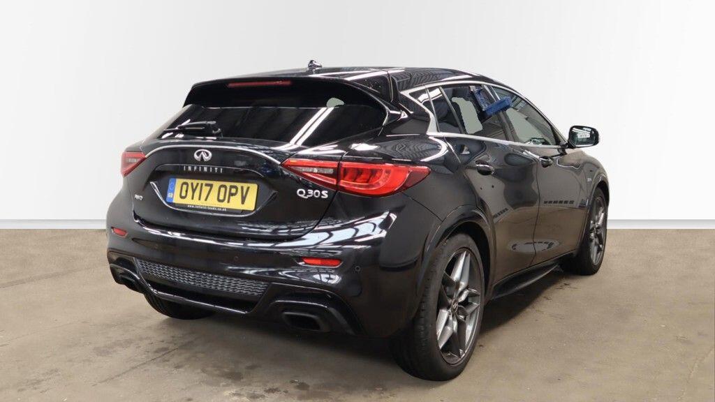Infiniti Q30 view 9