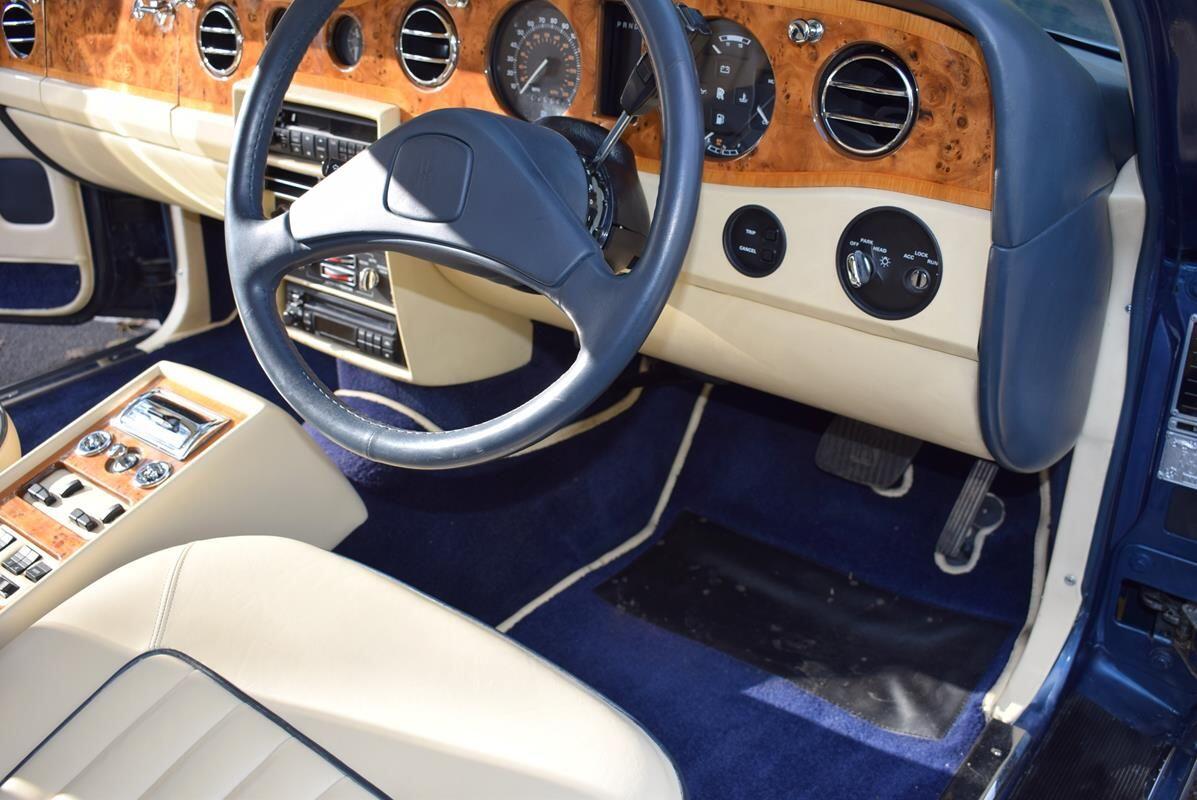 Rolls-Royce Silver Spirit view 12