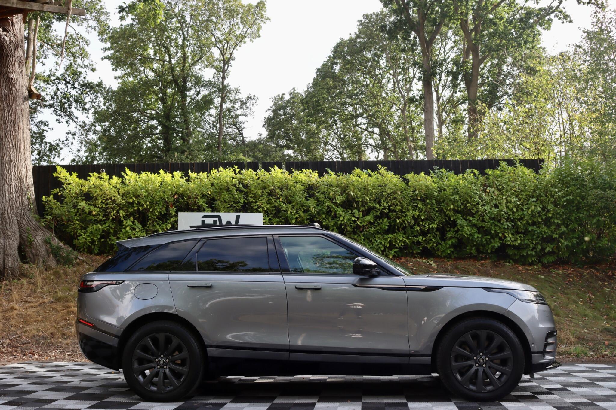 Land Rover Range Rover Velar view 2