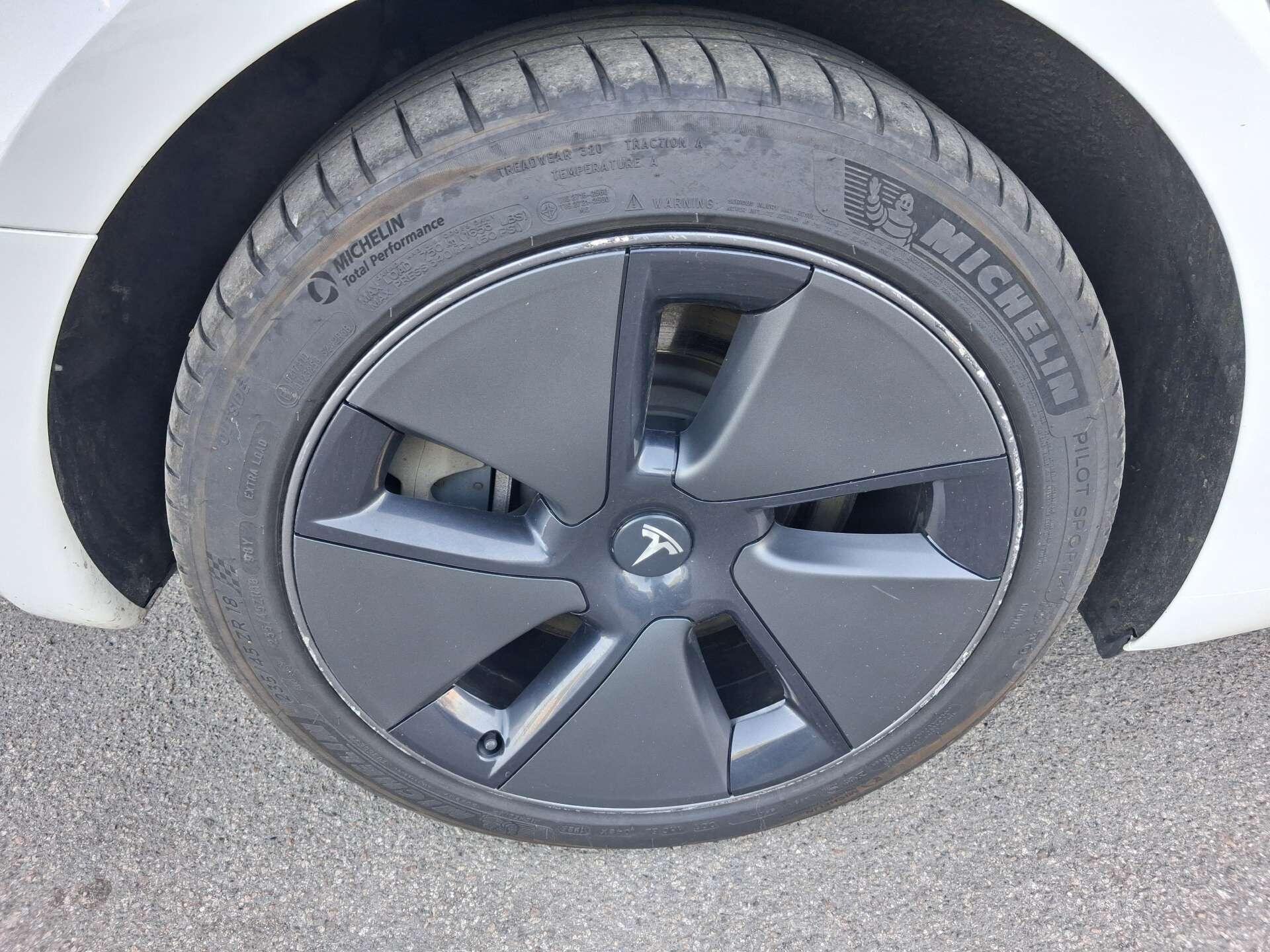 Tesla Model 3 view 16