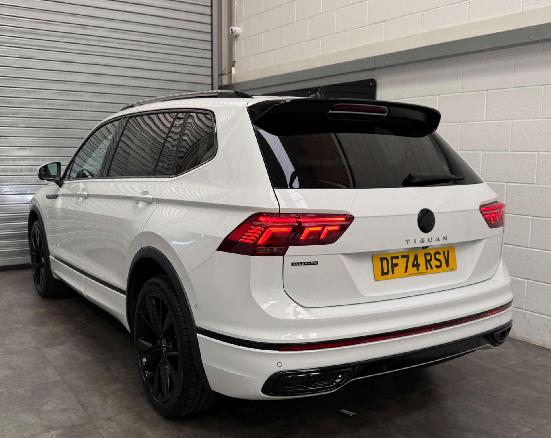 Volkswagen Tiguan Allspace view 6
