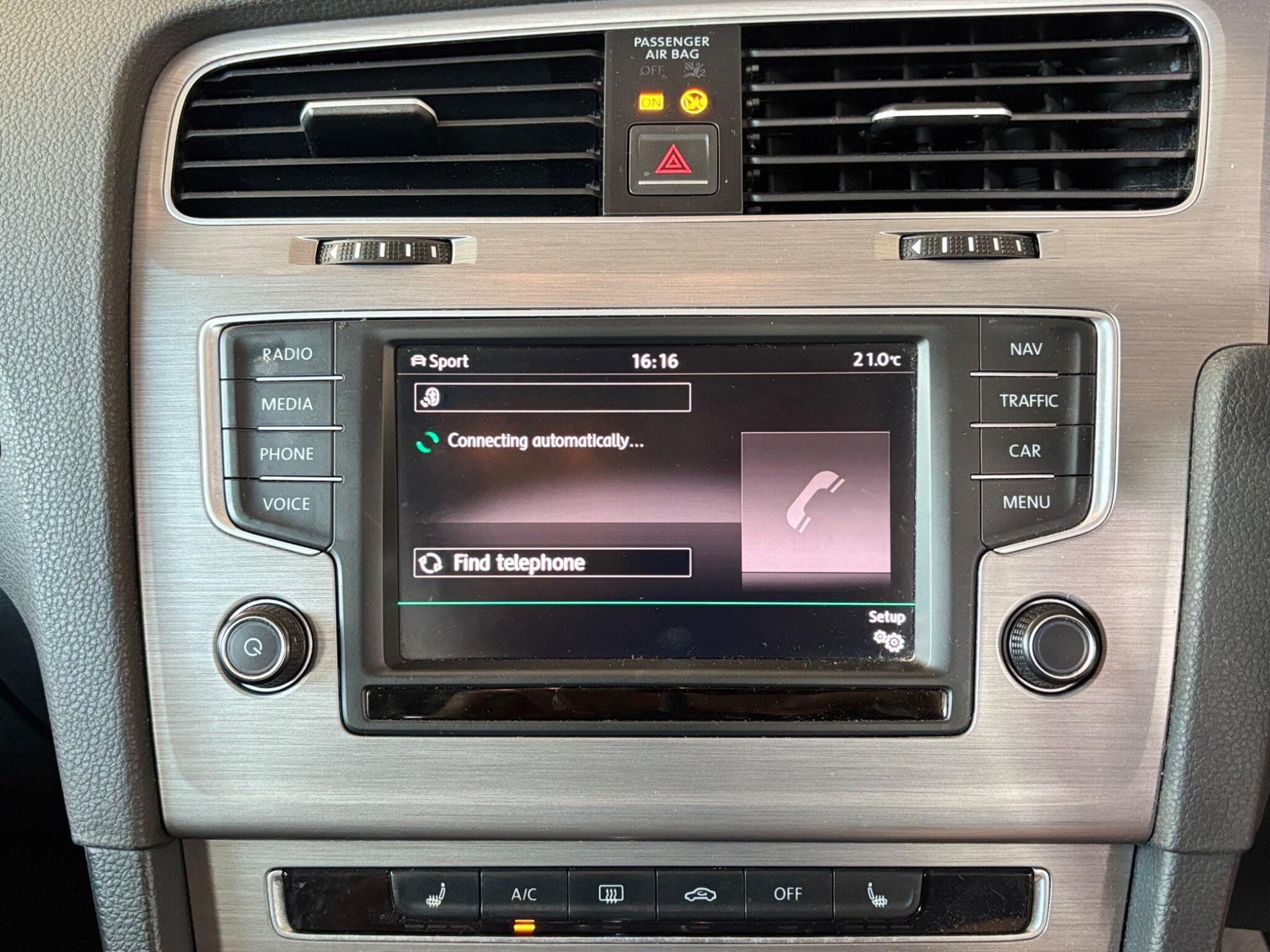 Volkswagen Golf view 20