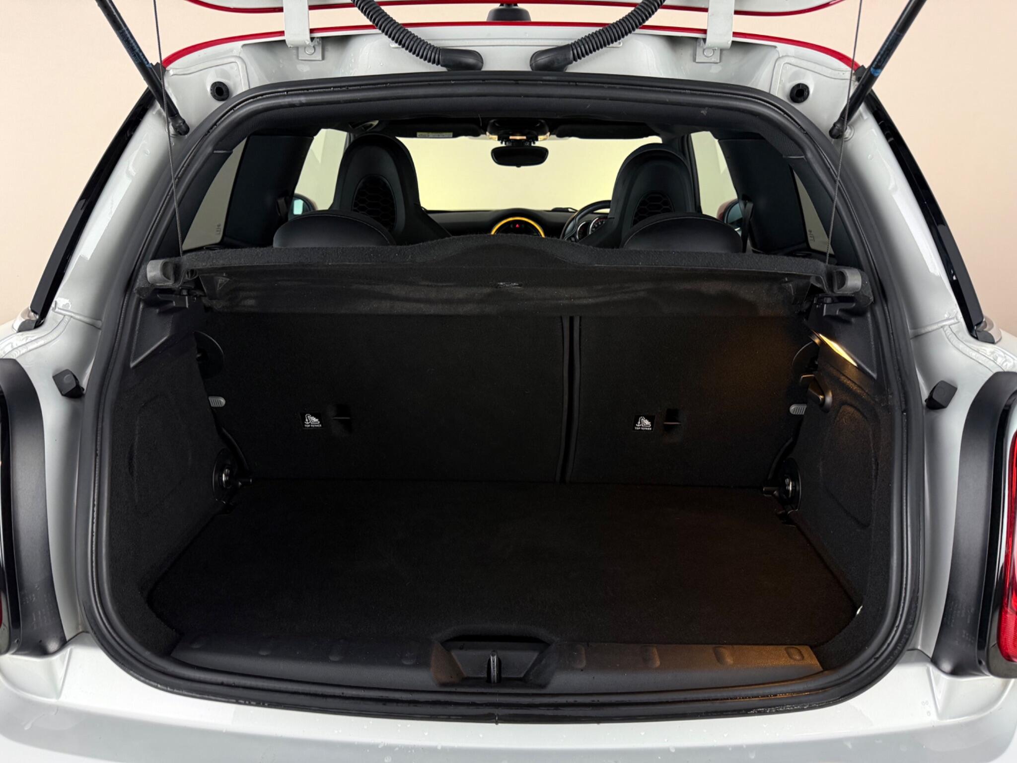Mini Hatch view 10