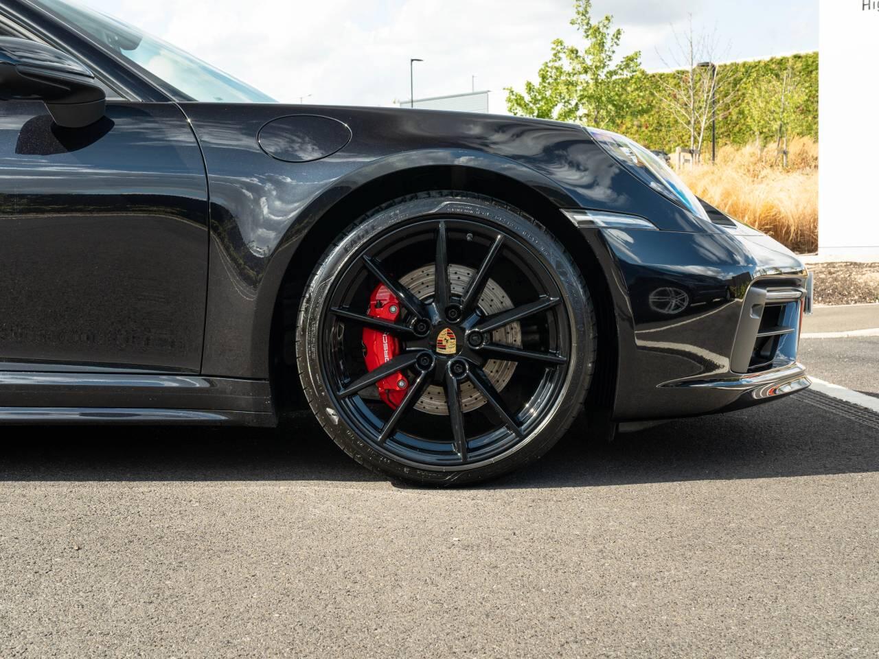 Porsche 911 view 14
