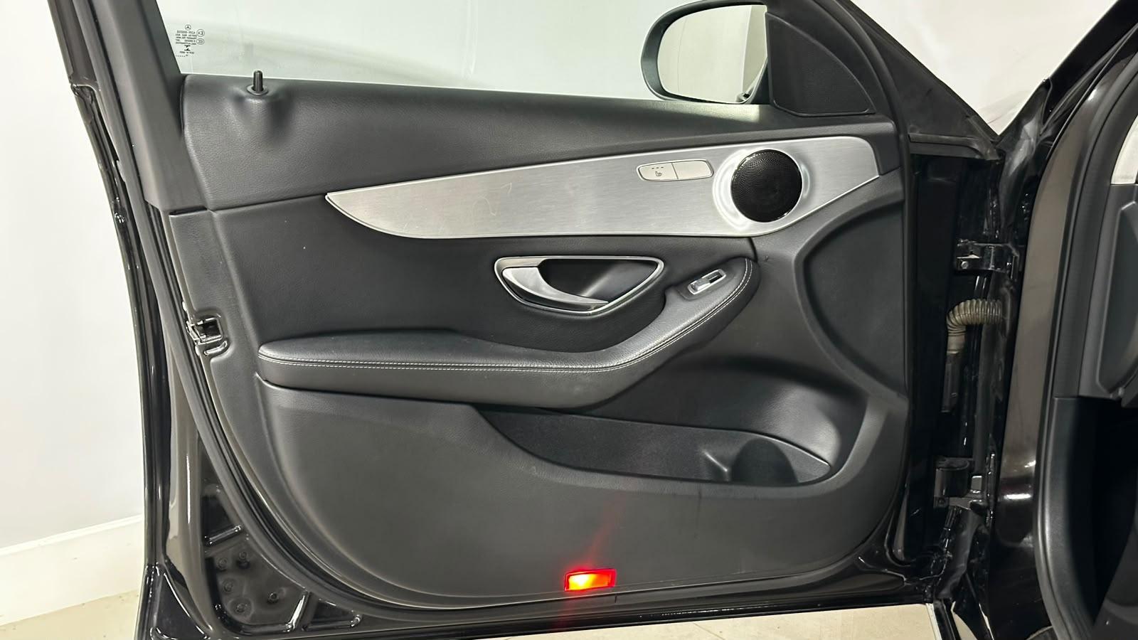 Mercedes-Benz C Class view 25