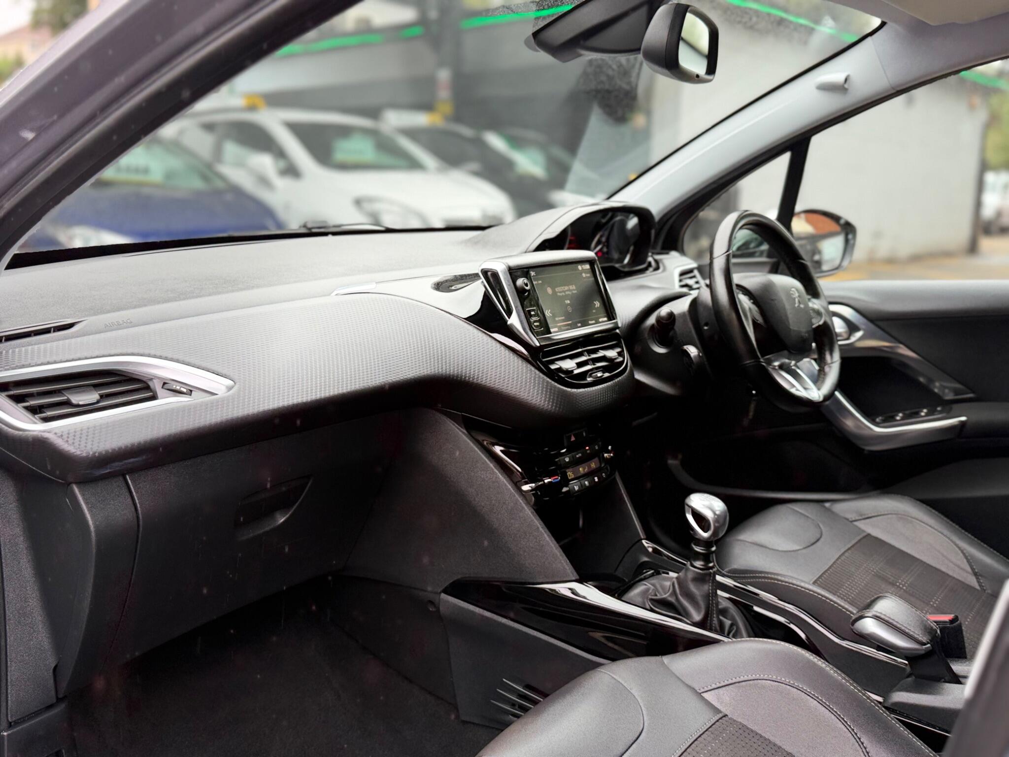 Peugeot 2008 view 45