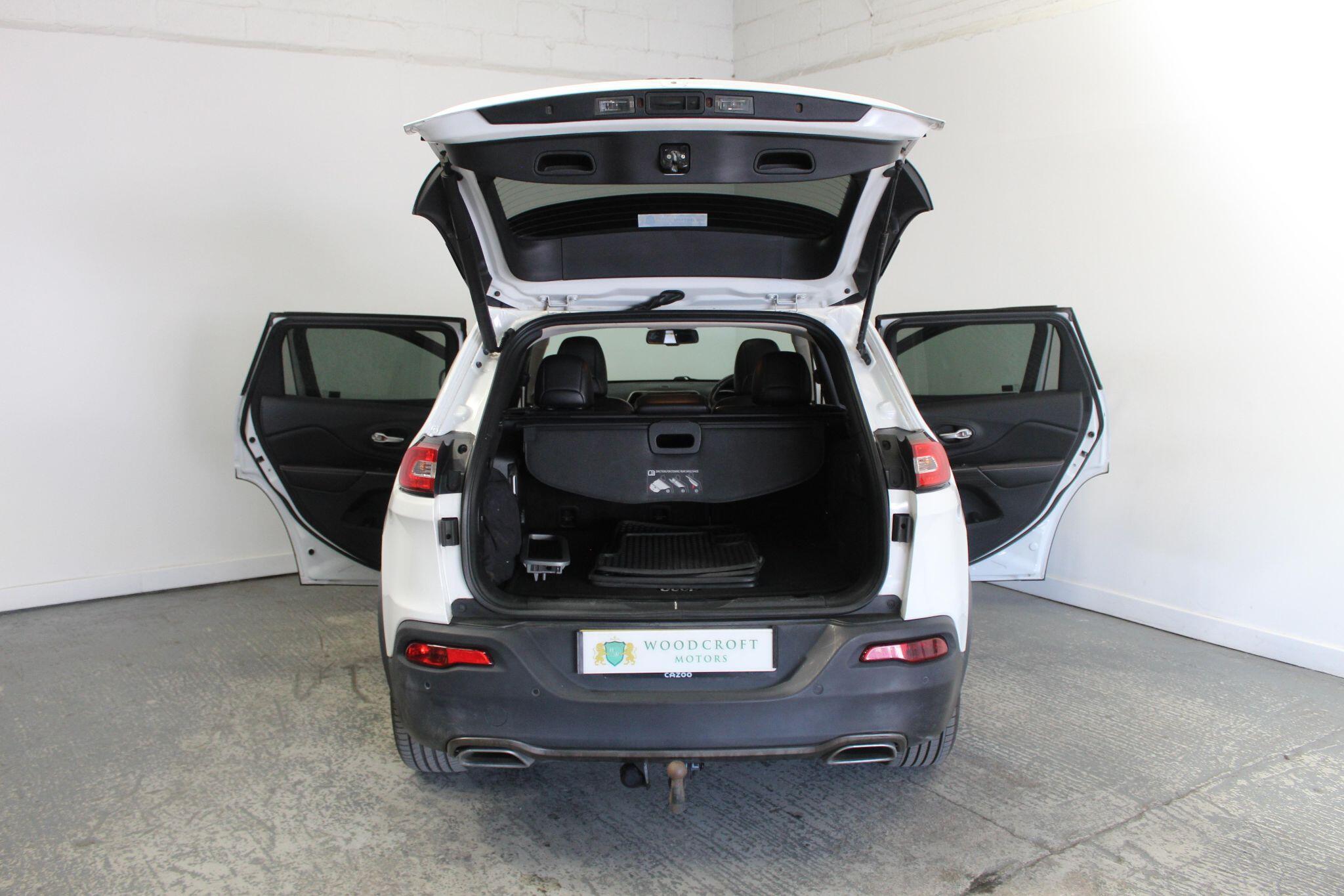 Jeep Cherokee view 26