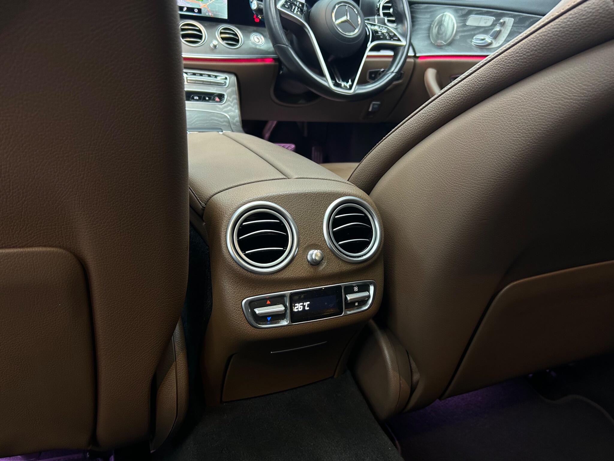 Mercedes-Benz E Class view 26