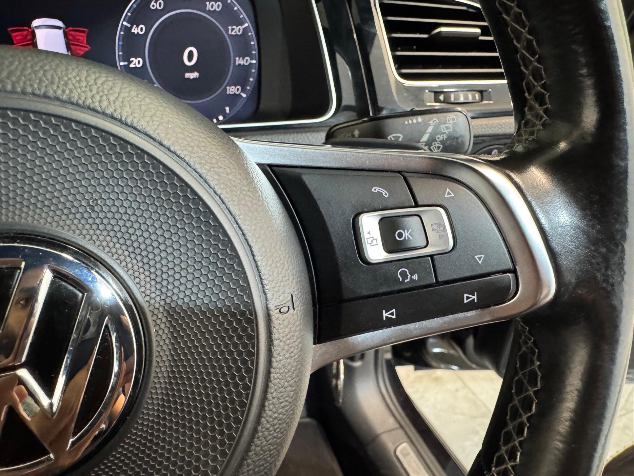 Volkswagen Golf view 23
