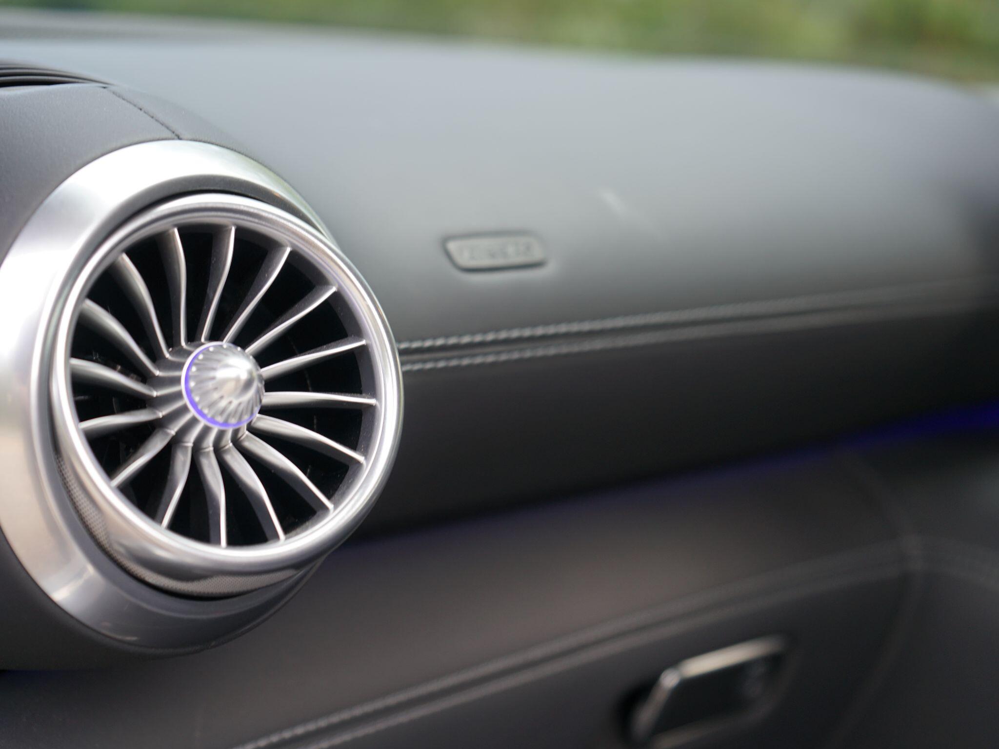 Mercedes-Benz SL view 19