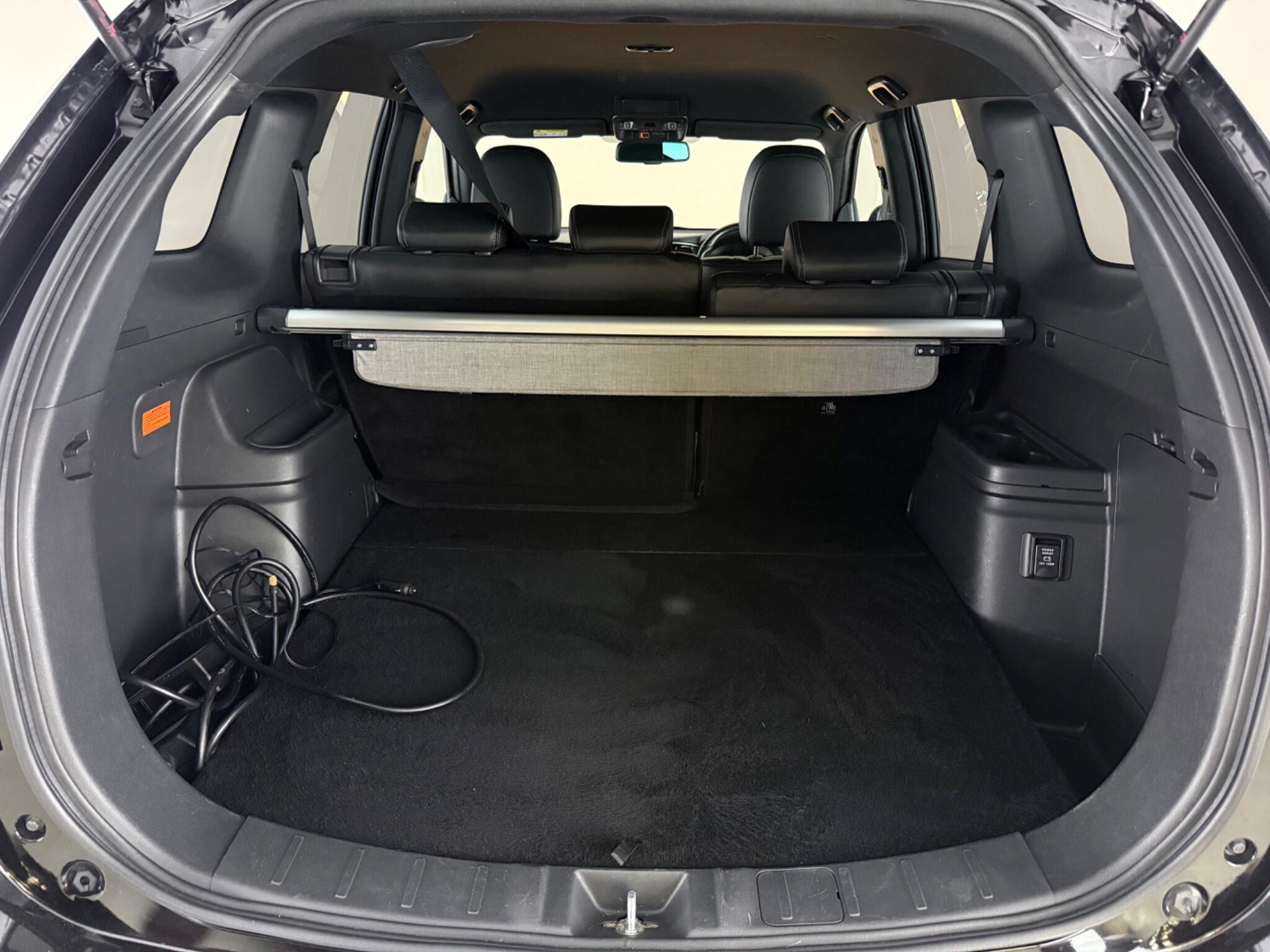 Mitsubishi Outlander view 10