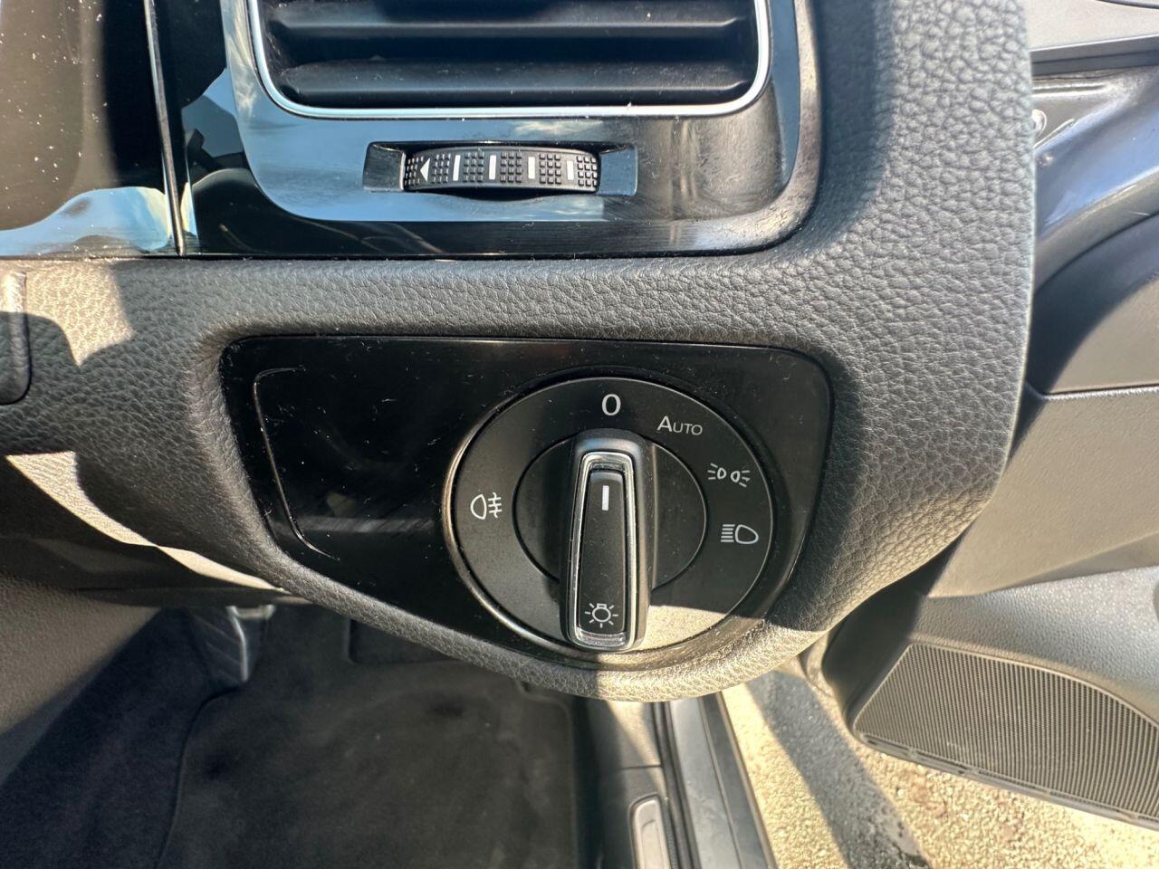 Volkswagen Golf view 42