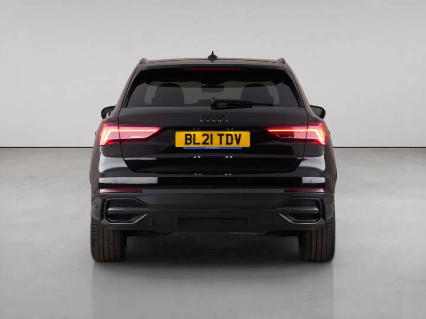 Audi Q3 view 7
