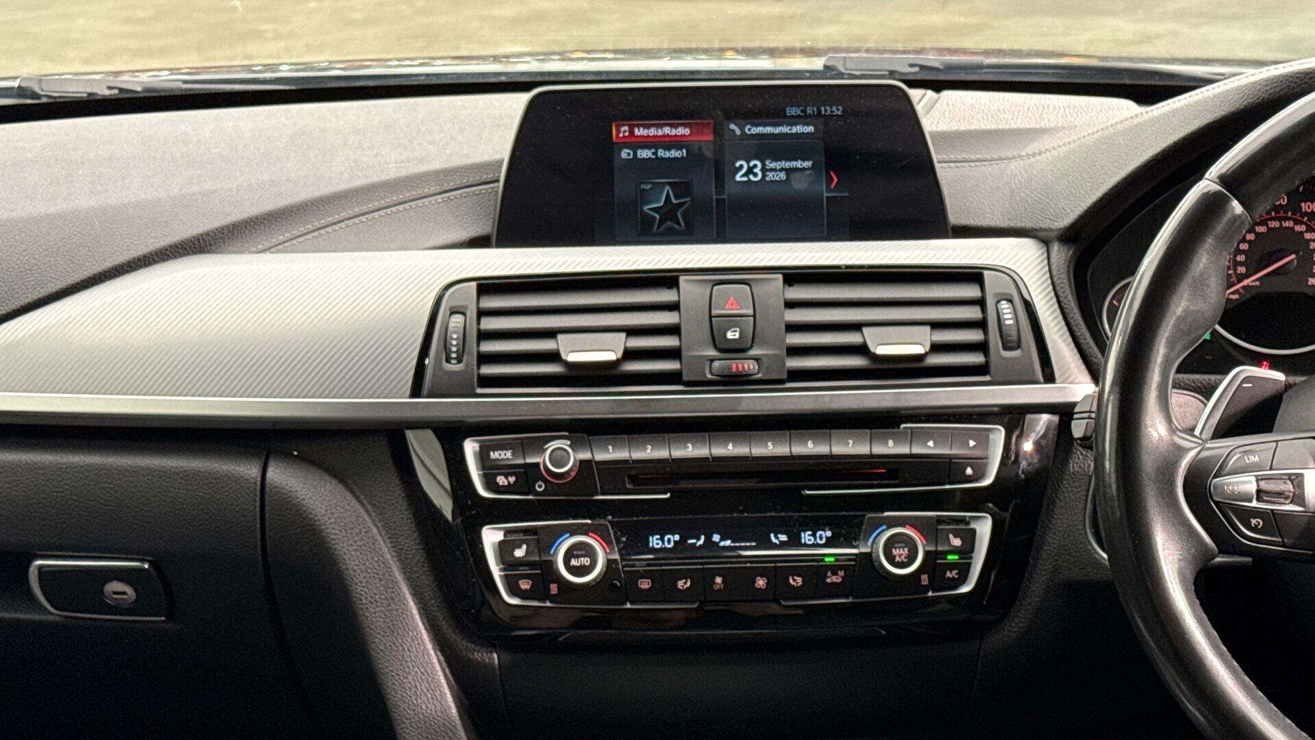 BMW 3 Series view 8