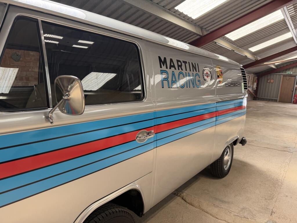 Volkswagen Transporter view 16