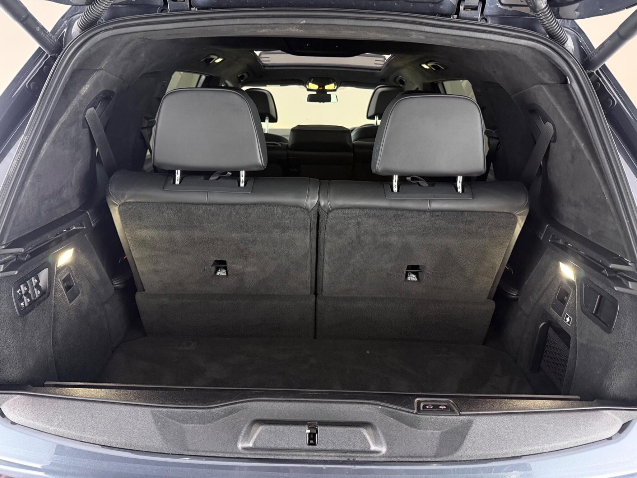 BMW X7 view 12