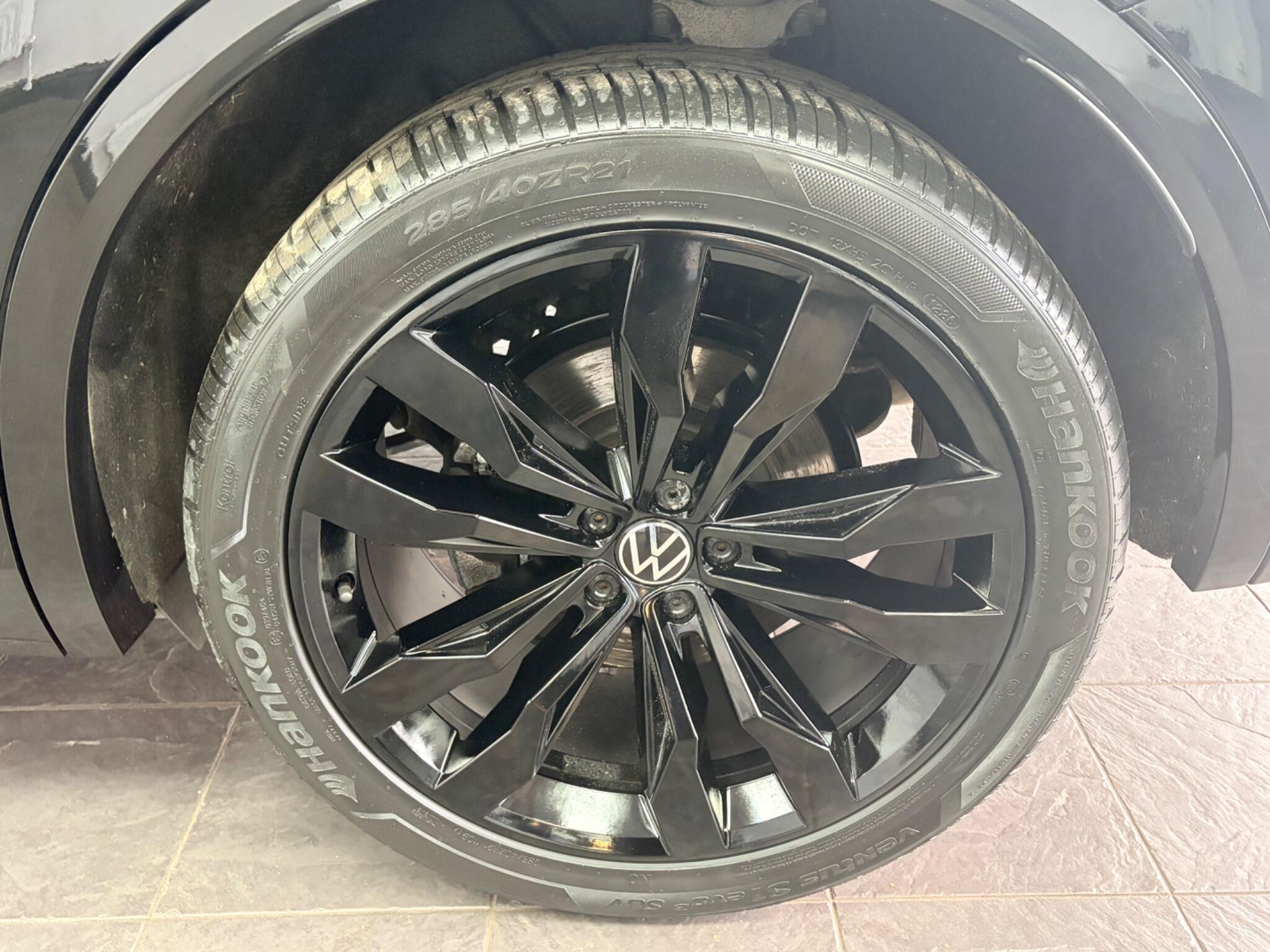 Volkswagen Touareg view 16
