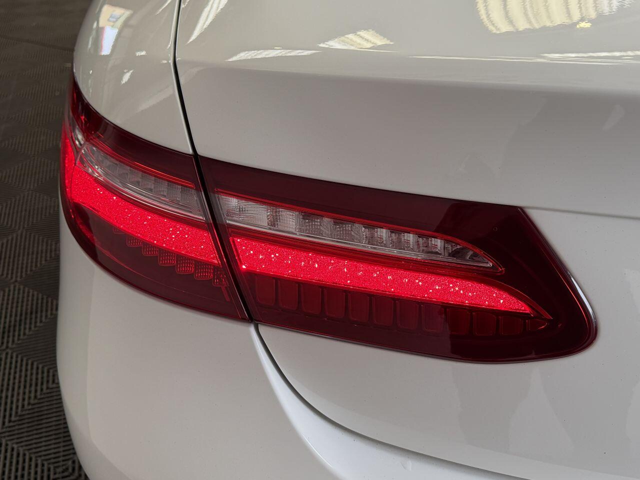 Mercedes-Benz E Class view 28