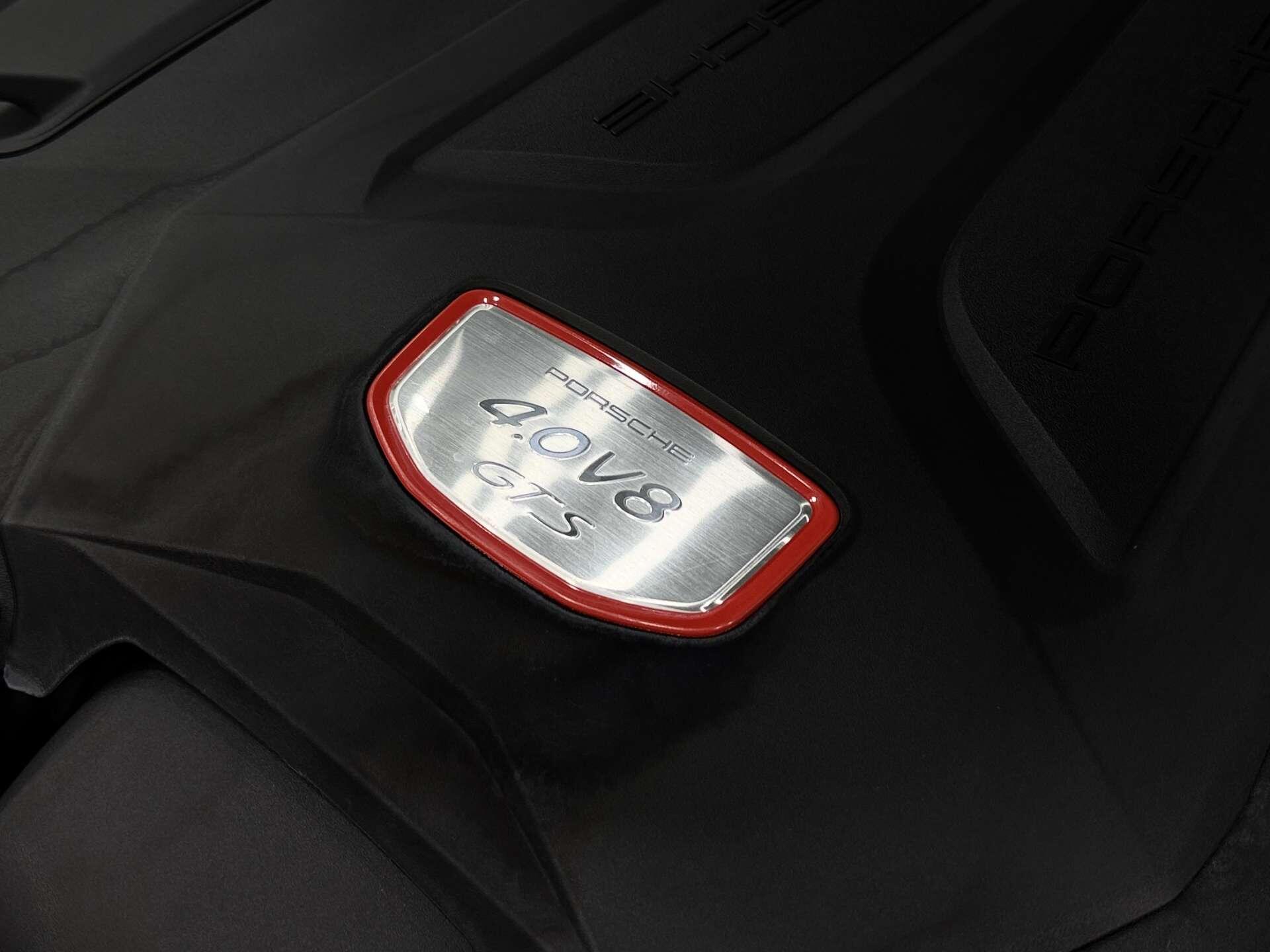 Porsche Cayenne view 36