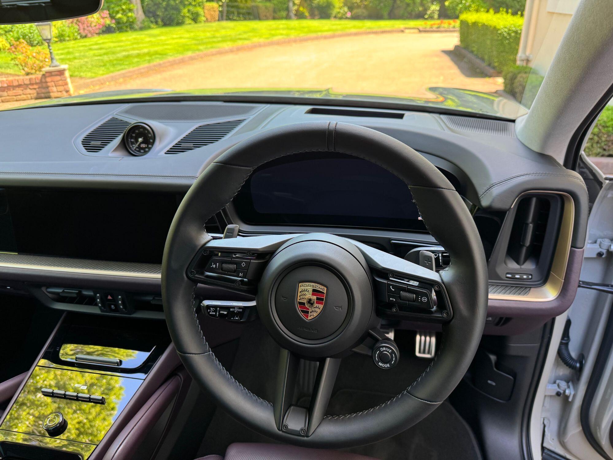 Porsche Cayenne view 32