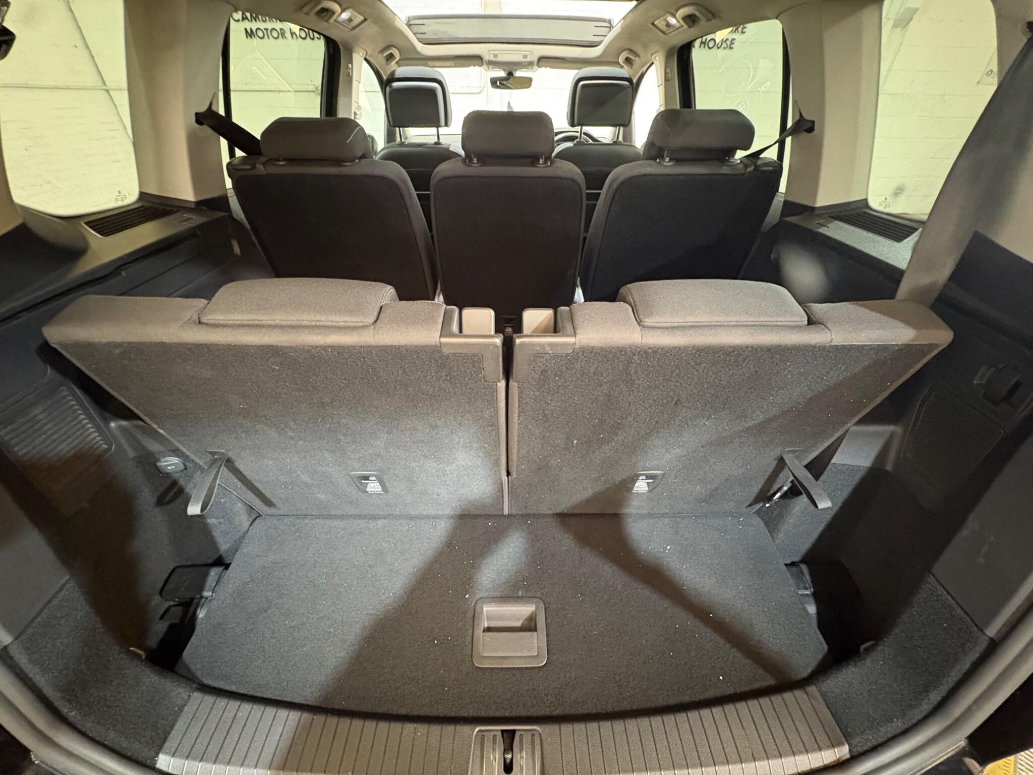 Volkswagen Touran view 7